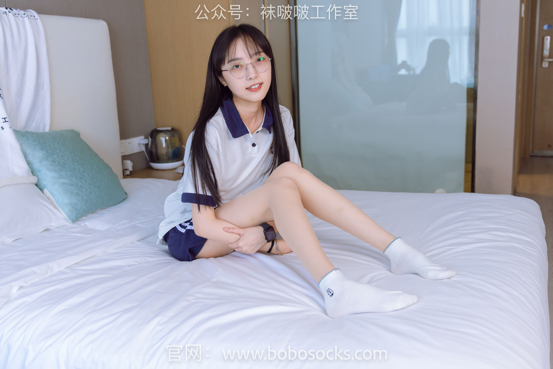 BoBoSocks袜啵啵 No.118 稚予-运动鞋、白棉袜、肉丝、踩小熊玩偶