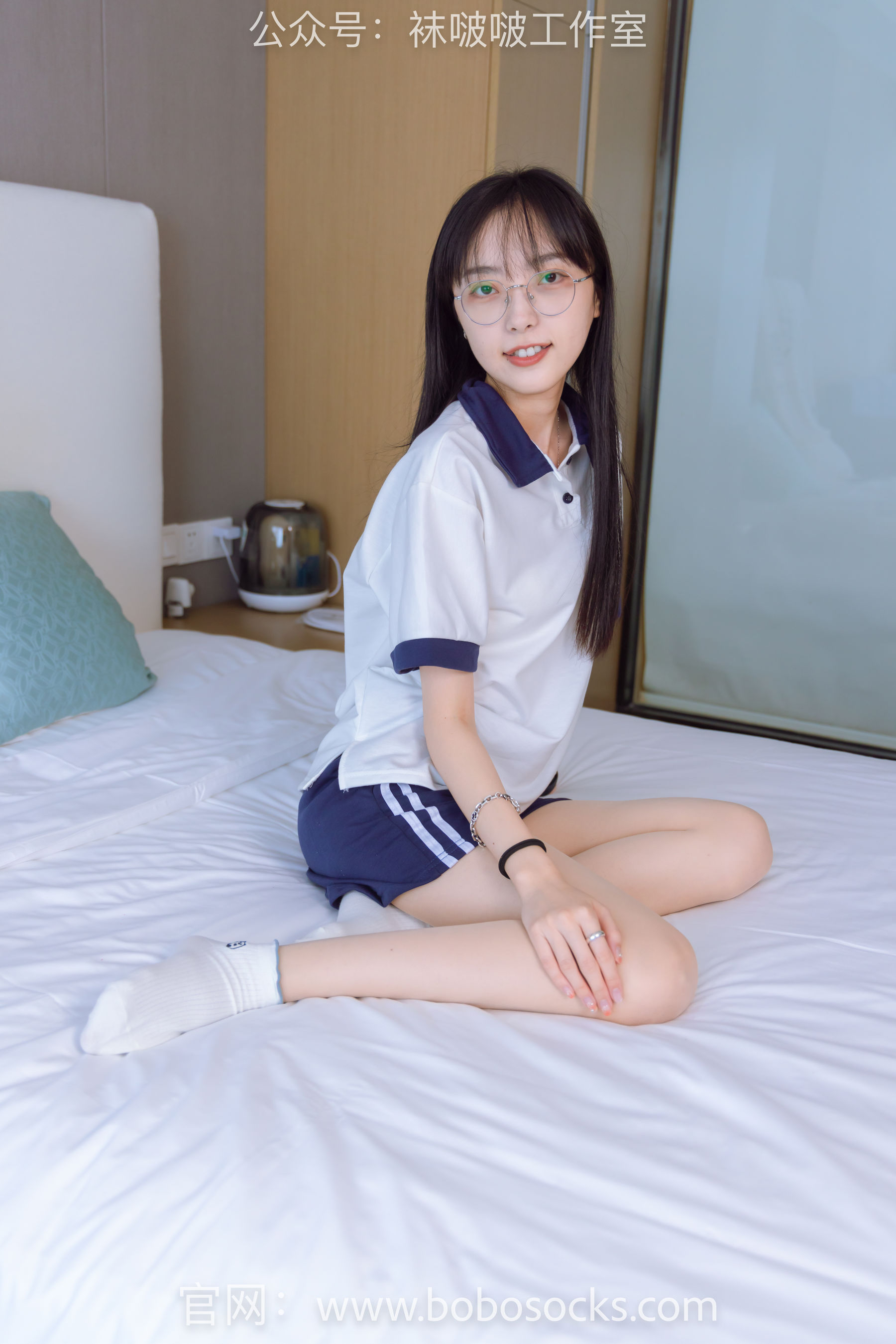 BoBoSocks袜啵啵 No.118 稚予-运动鞋、白棉袜、肉丝、踩小熊玩偶