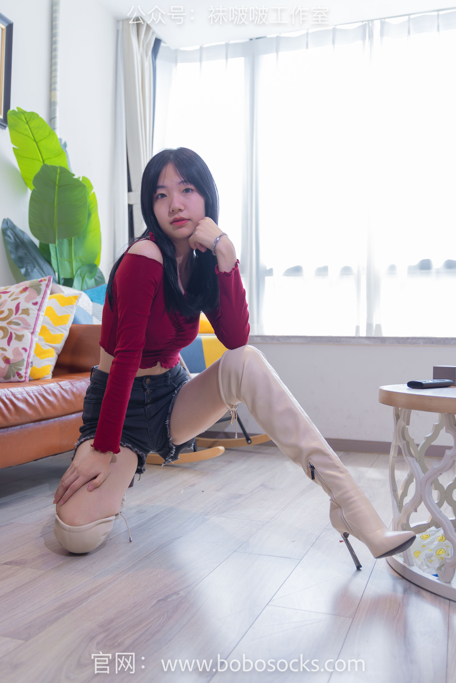 BoBoSocks袜啵啵 No.120 小甜豆-高跟长靴、白棉袜、裸足