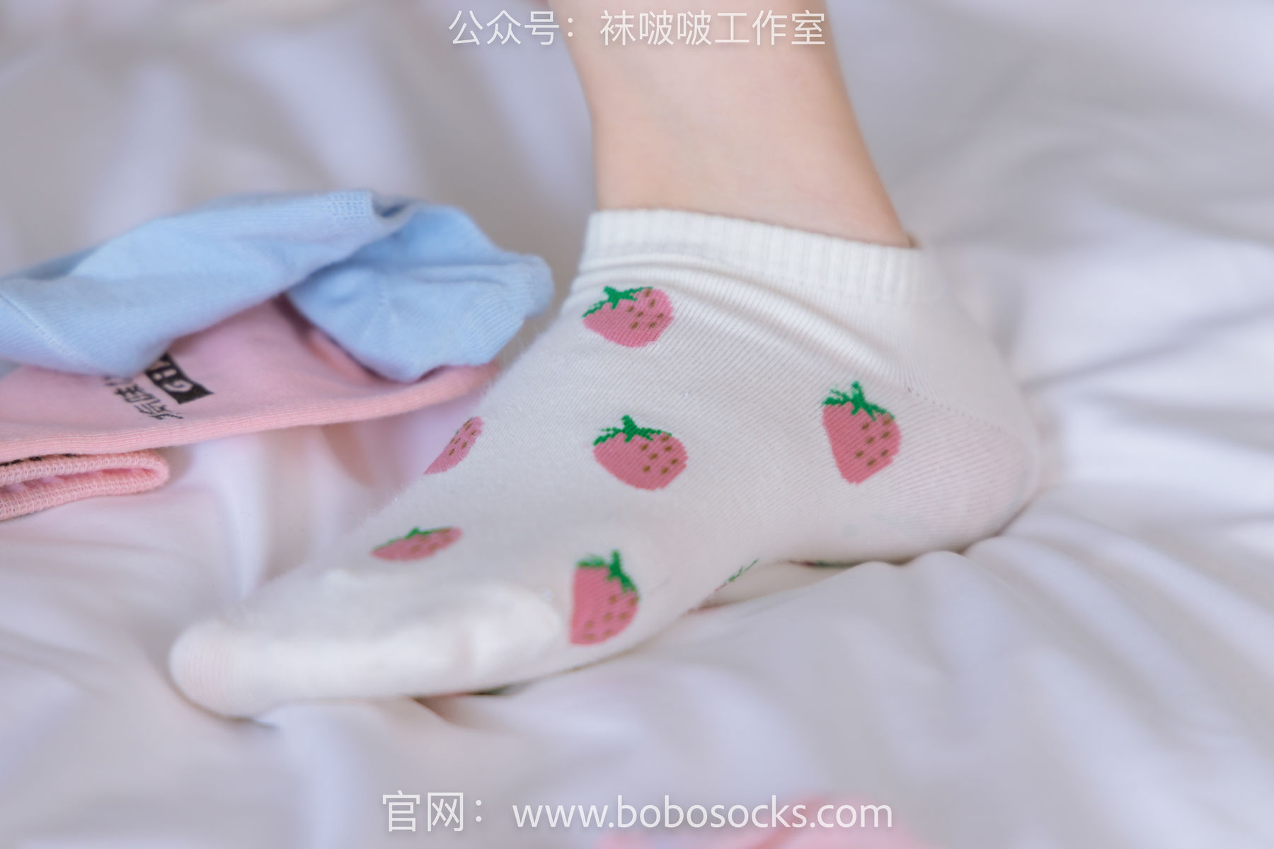 BoBoSocks袜啵啵 No.127 稚予-麦昆板鞋、两双自然穿旧棉袜、裸足