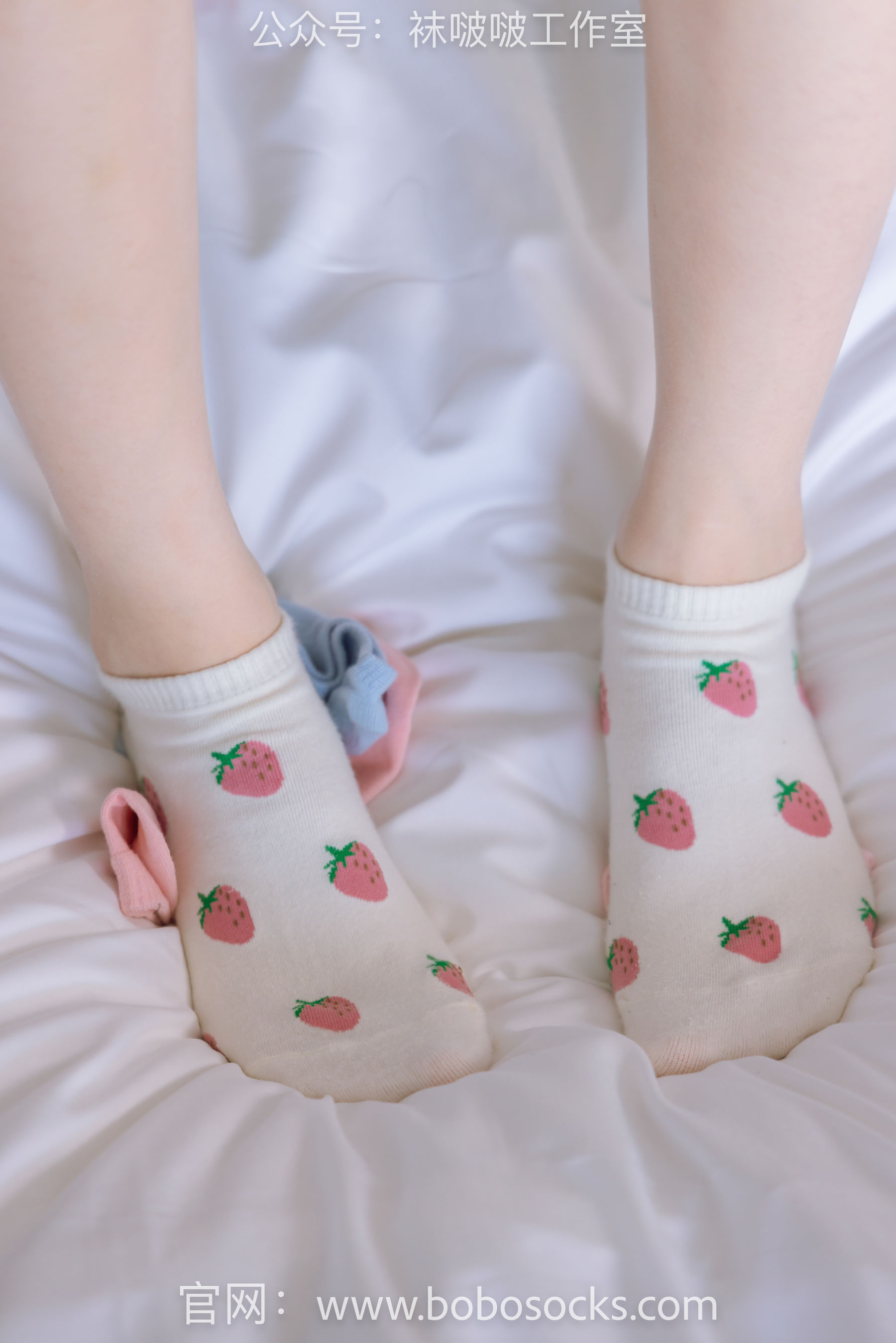 BoBoSocks袜啵啵 No.127 稚予-麦昆板鞋、两双自然穿旧棉袜、裸足