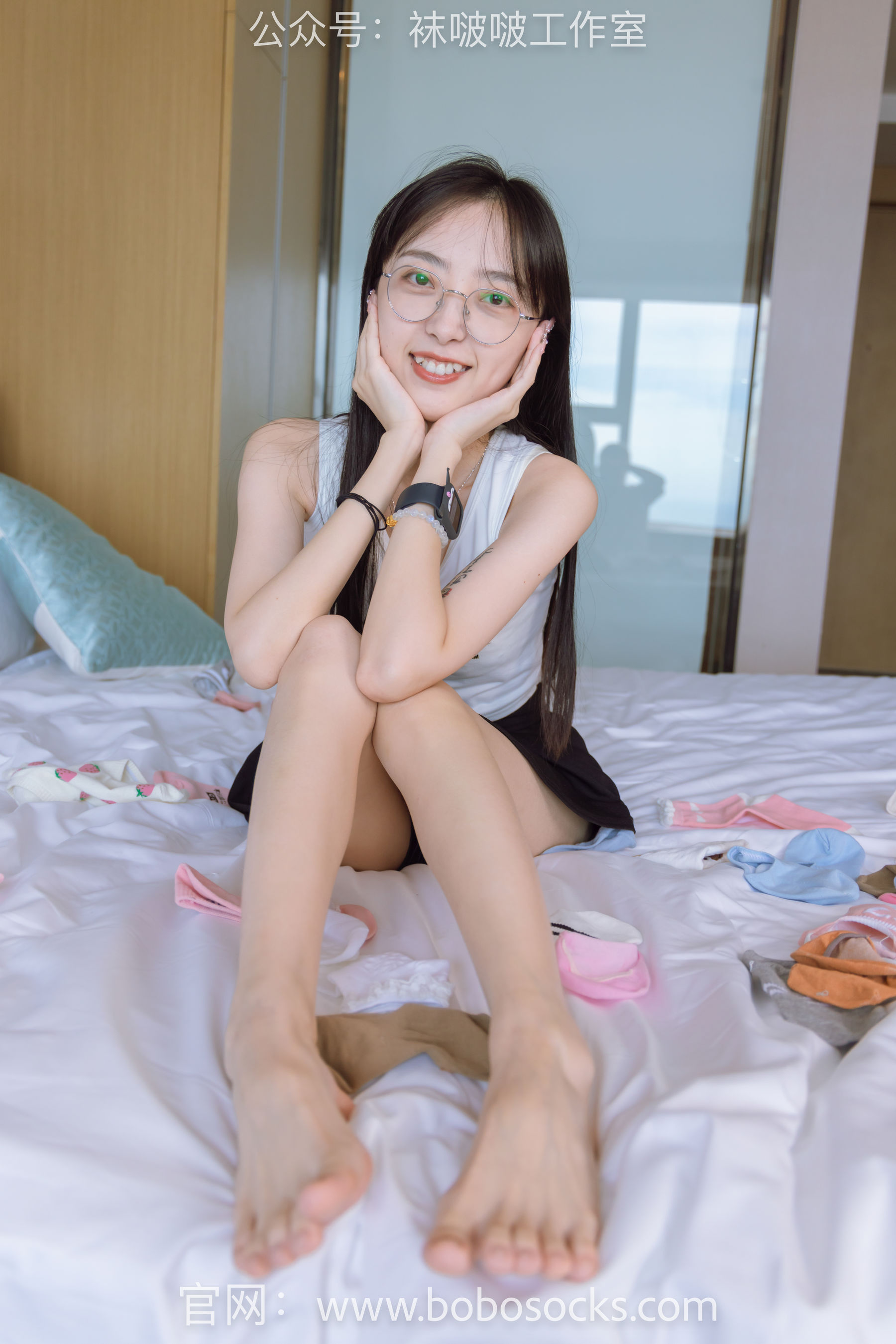 BoBoSocks袜啵啵 No.127 稚予-麦昆板鞋、两双自然穿旧棉袜、裸足