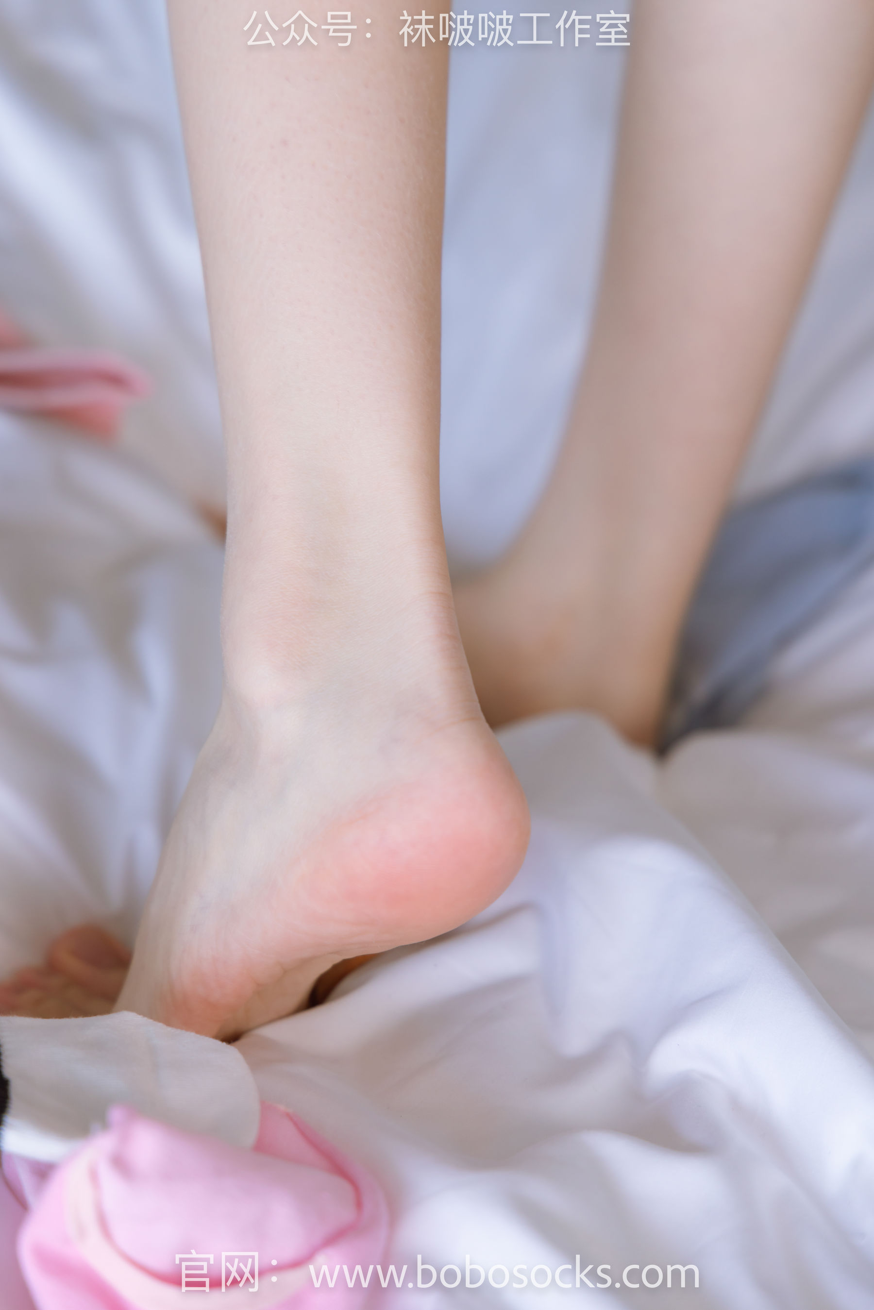 BoBoSocks袜啵啵 No.127 稚予-麦昆板鞋、两双自然穿旧棉袜、裸足