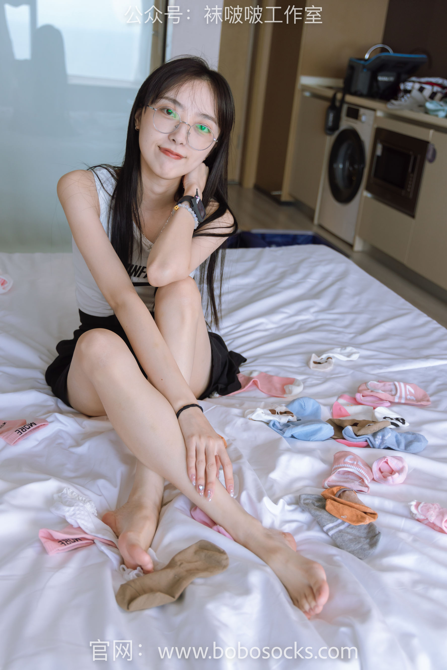BoBoSocks袜啵啵 No.127 稚予-麦昆板鞋、两双自然穿旧棉袜、裸足