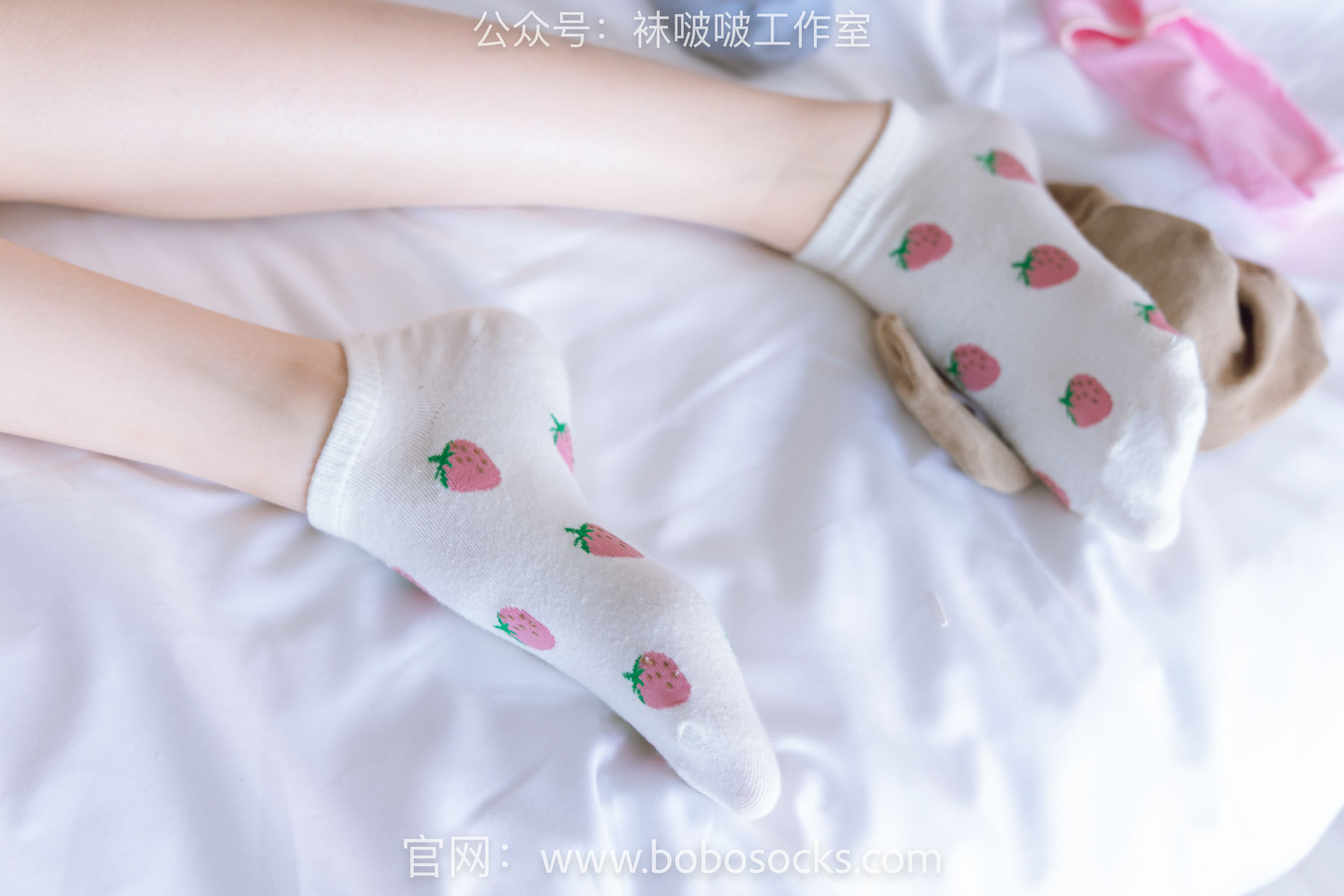 BoBoSocks袜啵啵 No.127 稚予-麦昆板鞋、两双自然穿旧棉袜、裸足