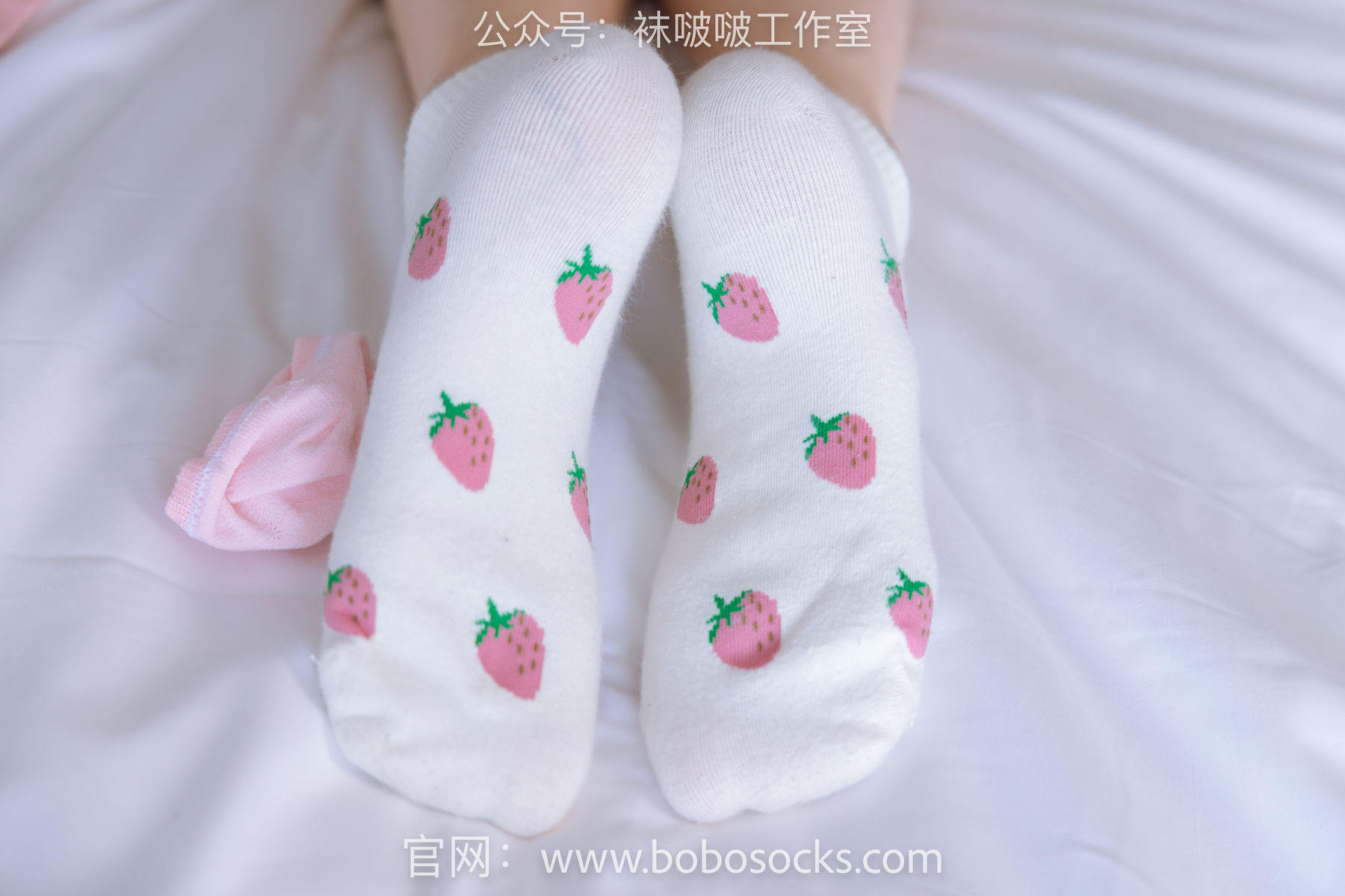 BoBoSocks袜啵啵 No.127 稚予-麦昆板鞋、两双自然穿旧棉袜、裸足