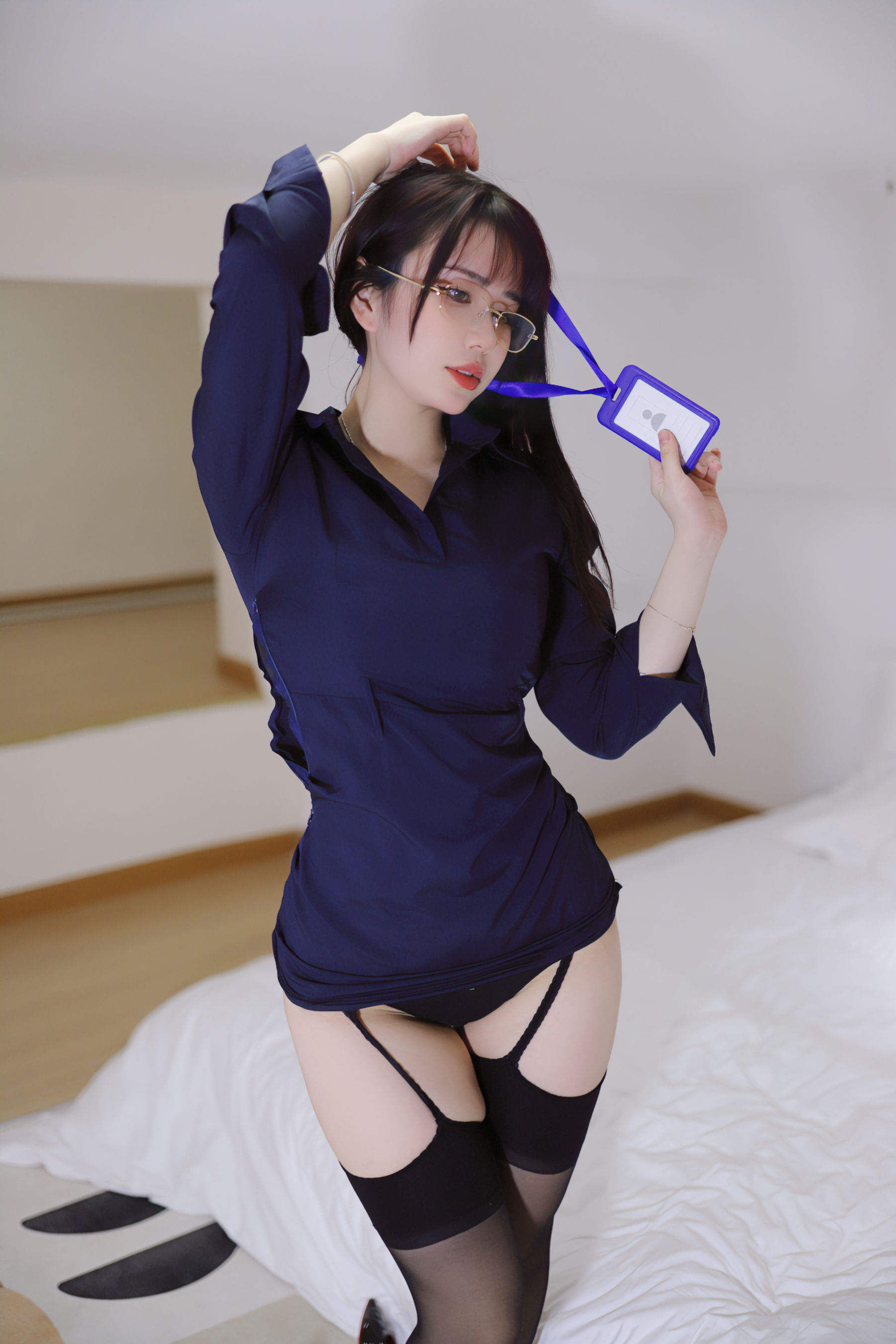 Tina很妖孽呀 - 职业装秘书