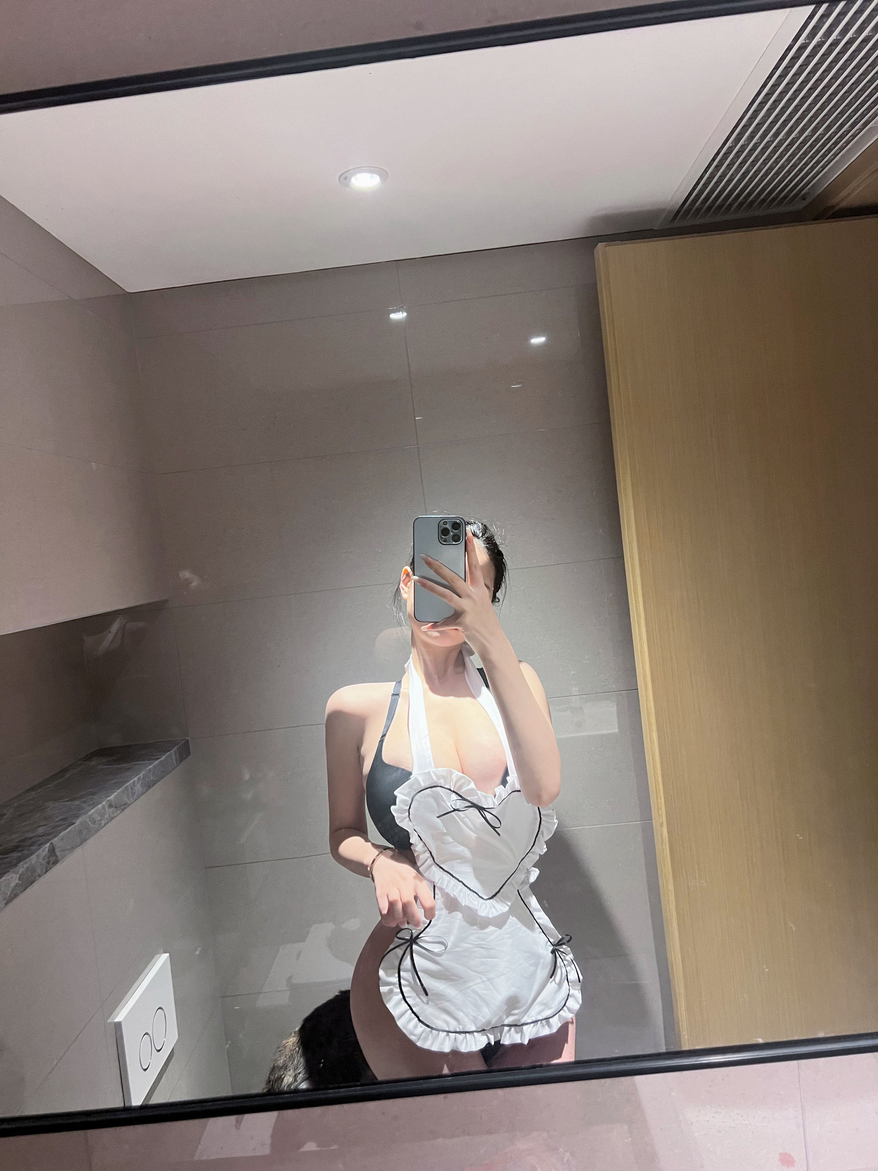 美臀女神左公子666 - 女仆