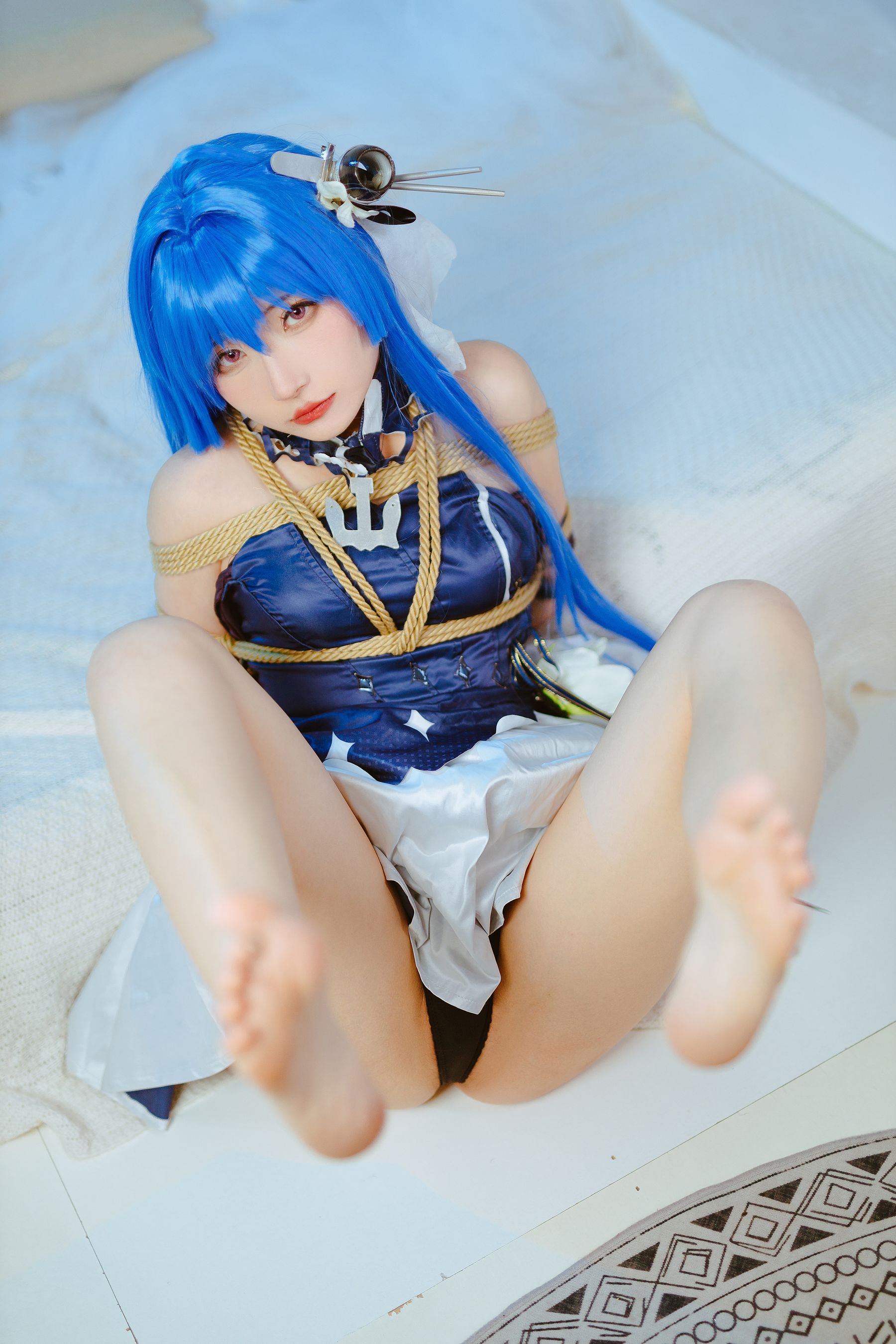 是三不是世w - Nikke胜利女神 海伦娜捆绑
