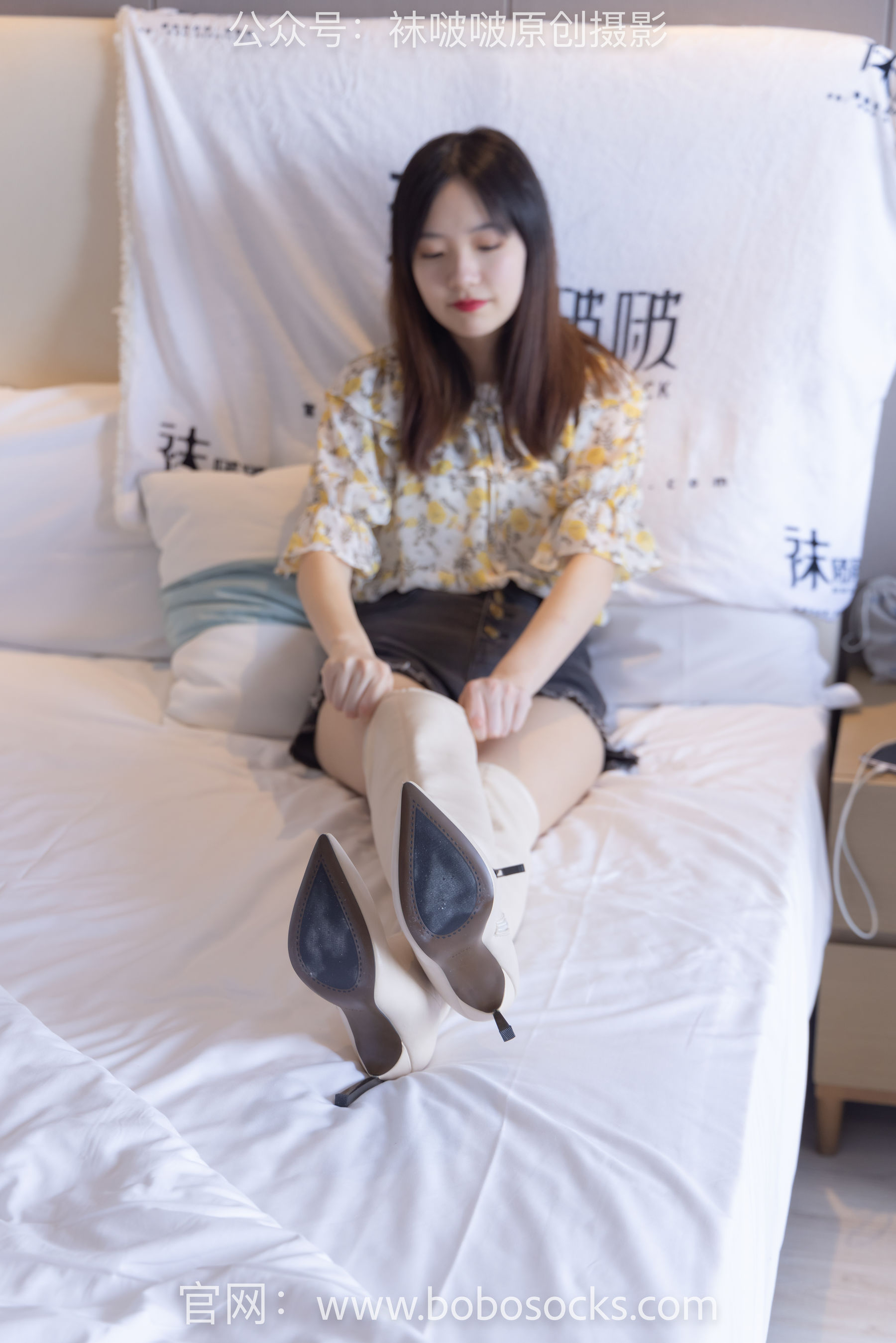 BoBoSocks袜啵啵 No.136 小甜豆-高跟长靴、白棉袜、裸足