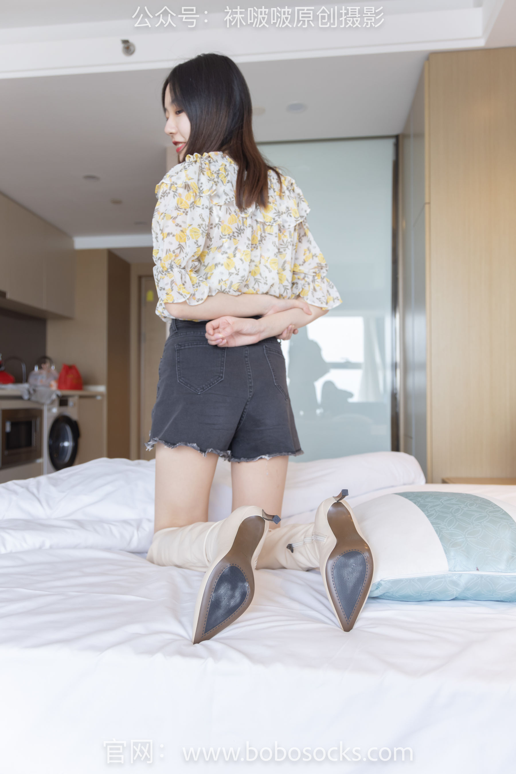 BoBoSocks袜啵啵 No.136 小甜豆-高跟长靴、白棉袜、裸足