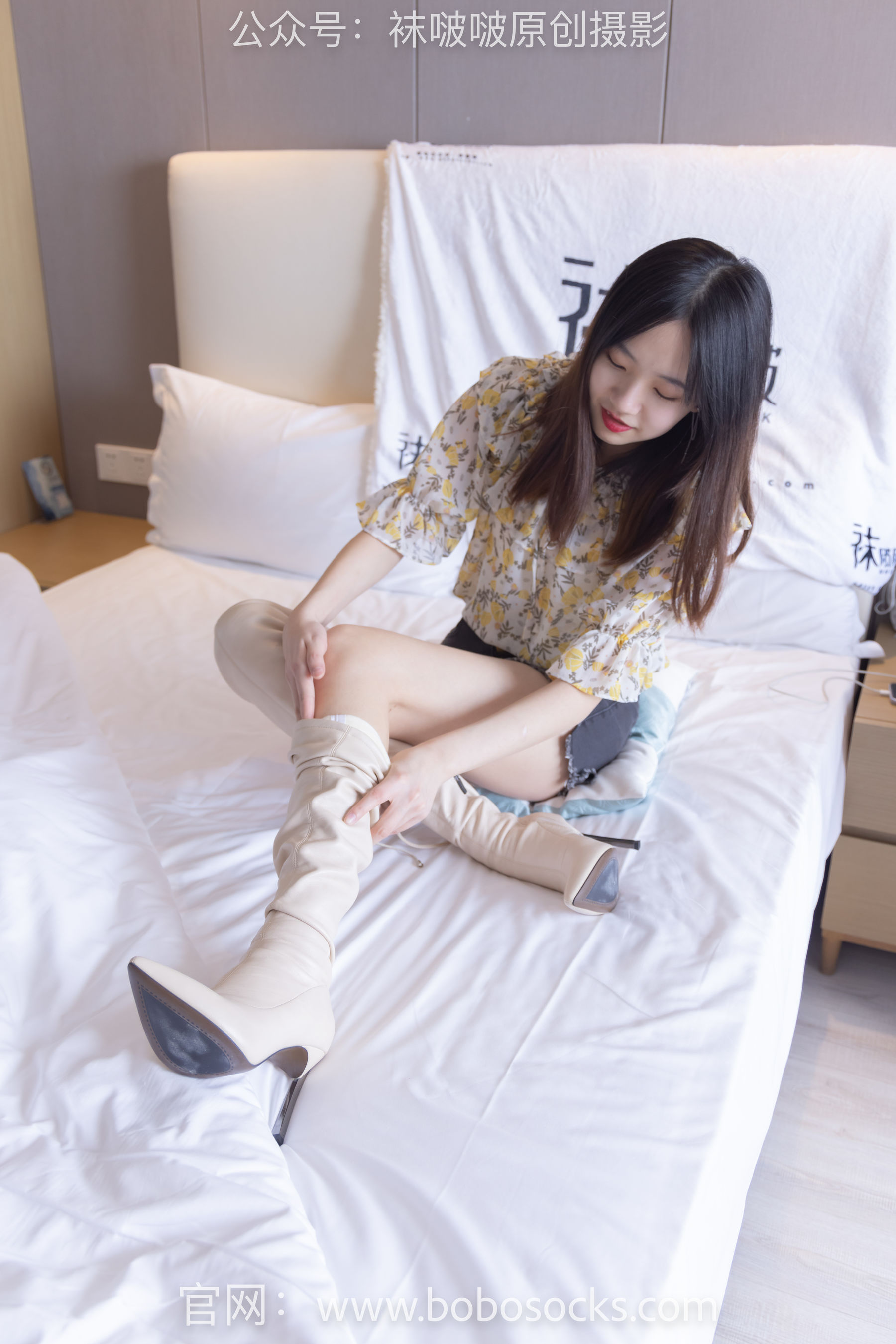 BoBoSocks袜啵啵 No.136 小甜豆-高跟长靴、白棉袜、裸足