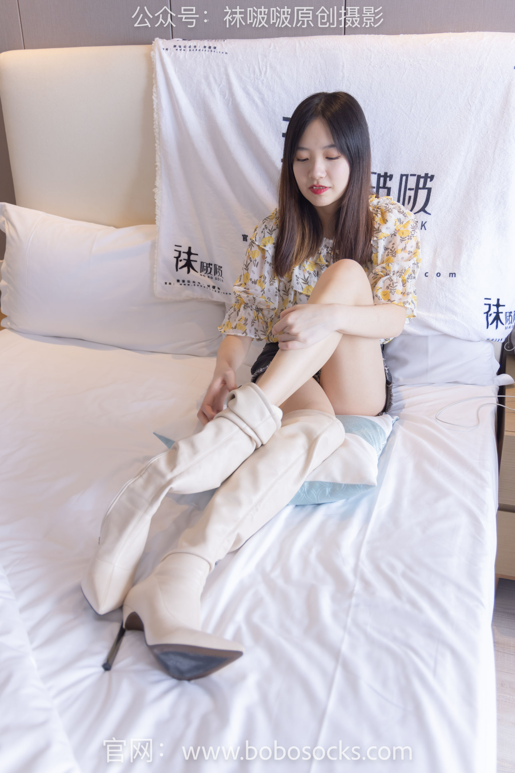 BoBoSocks袜啵啵 No.136 小甜豆-高跟长靴、白棉袜、裸足