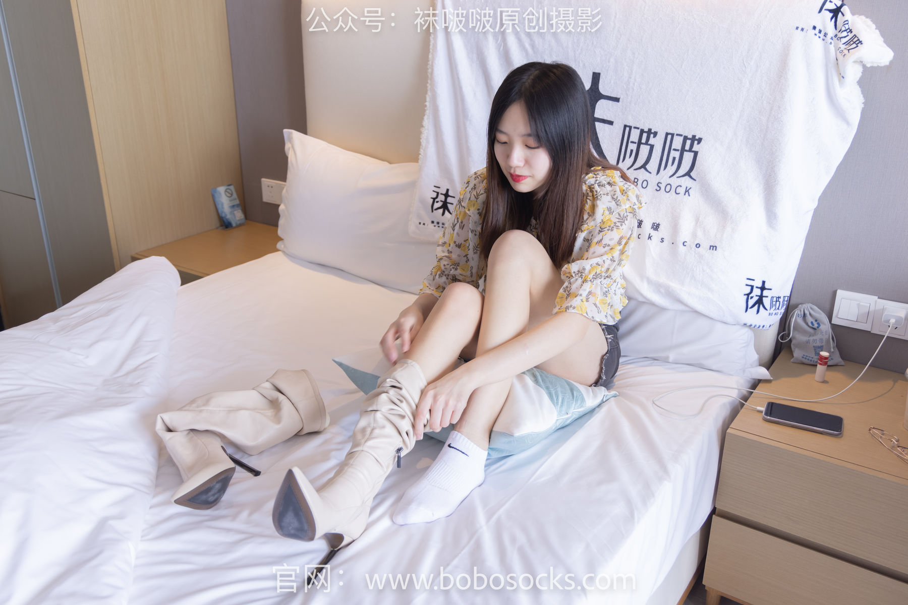 BoBoSocks袜啵啵 No.136 小甜豆-高跟长靴、白棉袜、裸足
