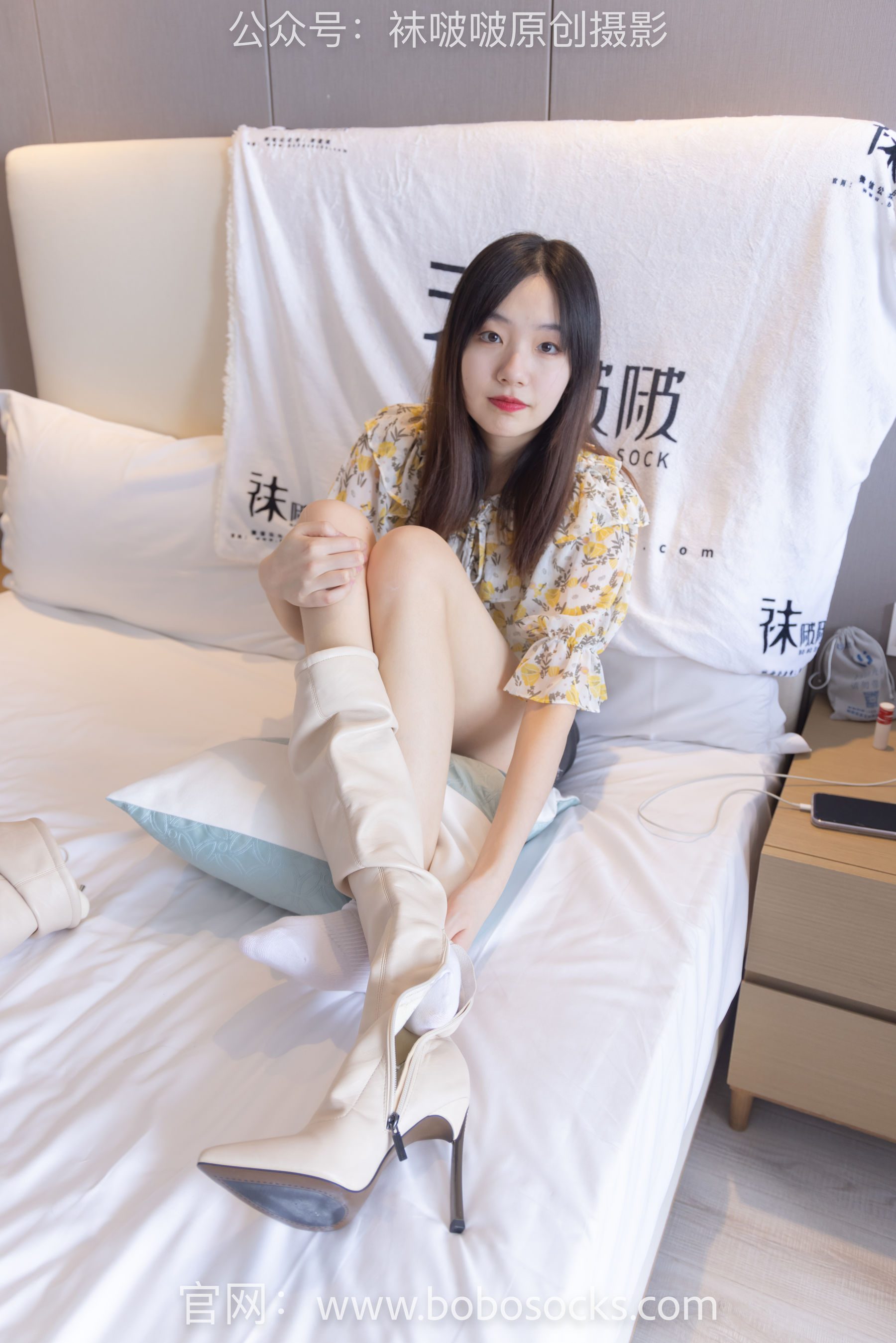 BoBoSocks袜啵啵 No.136 小甜豆-高跟长靴、白棉袜、裸足