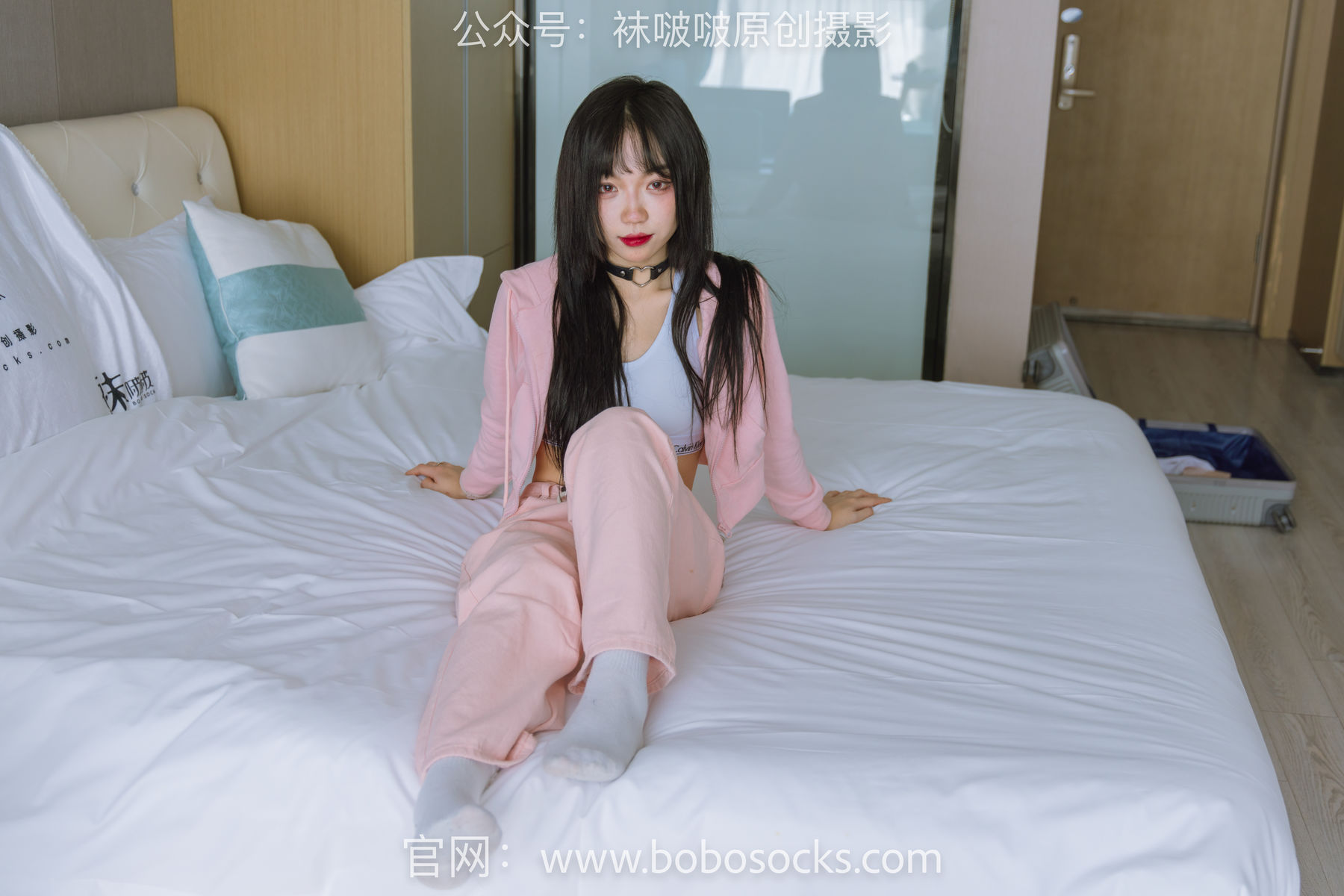 BoBoSocks袜啵啵 No.141 周周-运动鞋、白棉袜、裸足