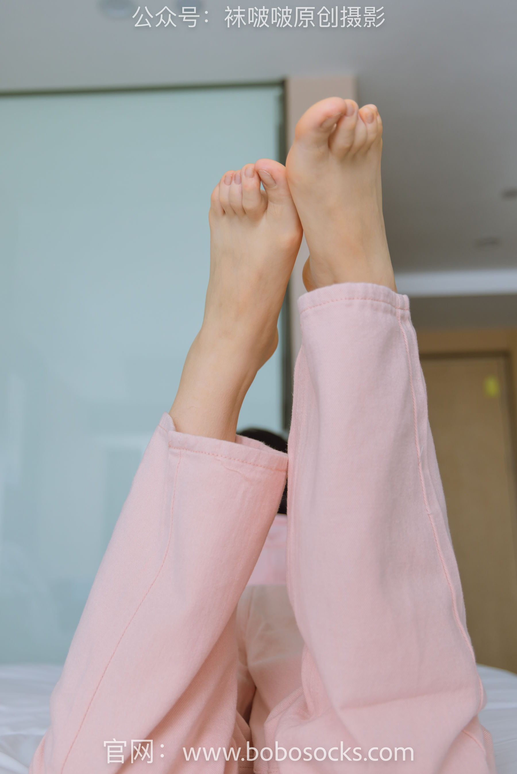 BoBoSocks袜啵啵 No.141 周周-运动鞋、白棉袜、裸足