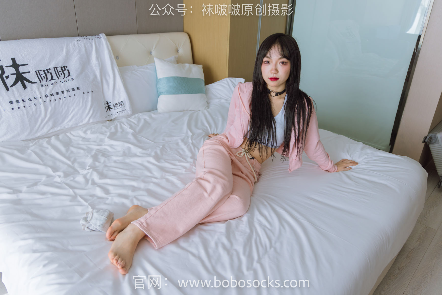 BoBoSocks袜啵啵 No.141 周周-运动鞋、白棉袜、裸足
