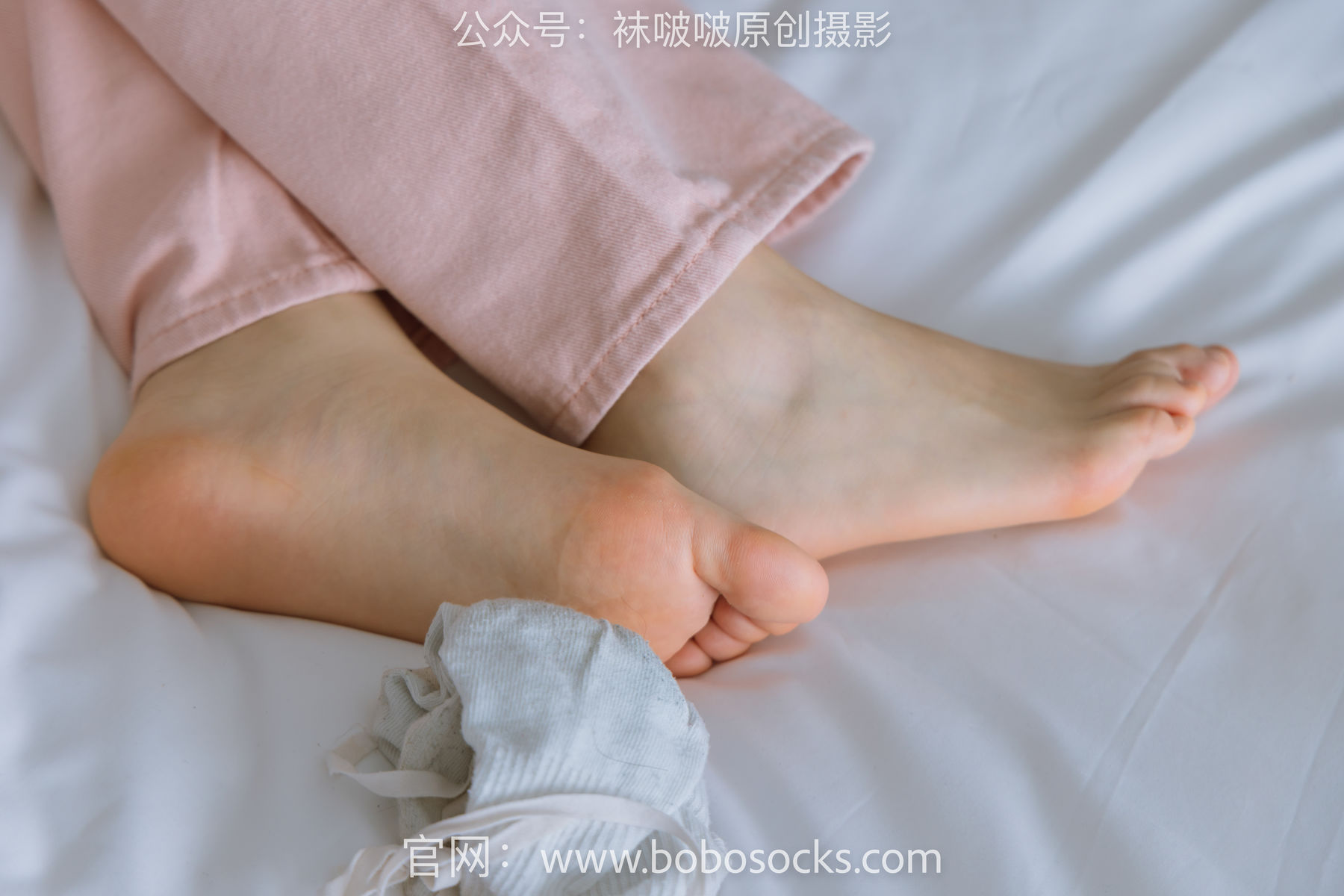 BoBoSocks袜啵啵 No.141 周周-运动鞋、白棉袜、裸足
