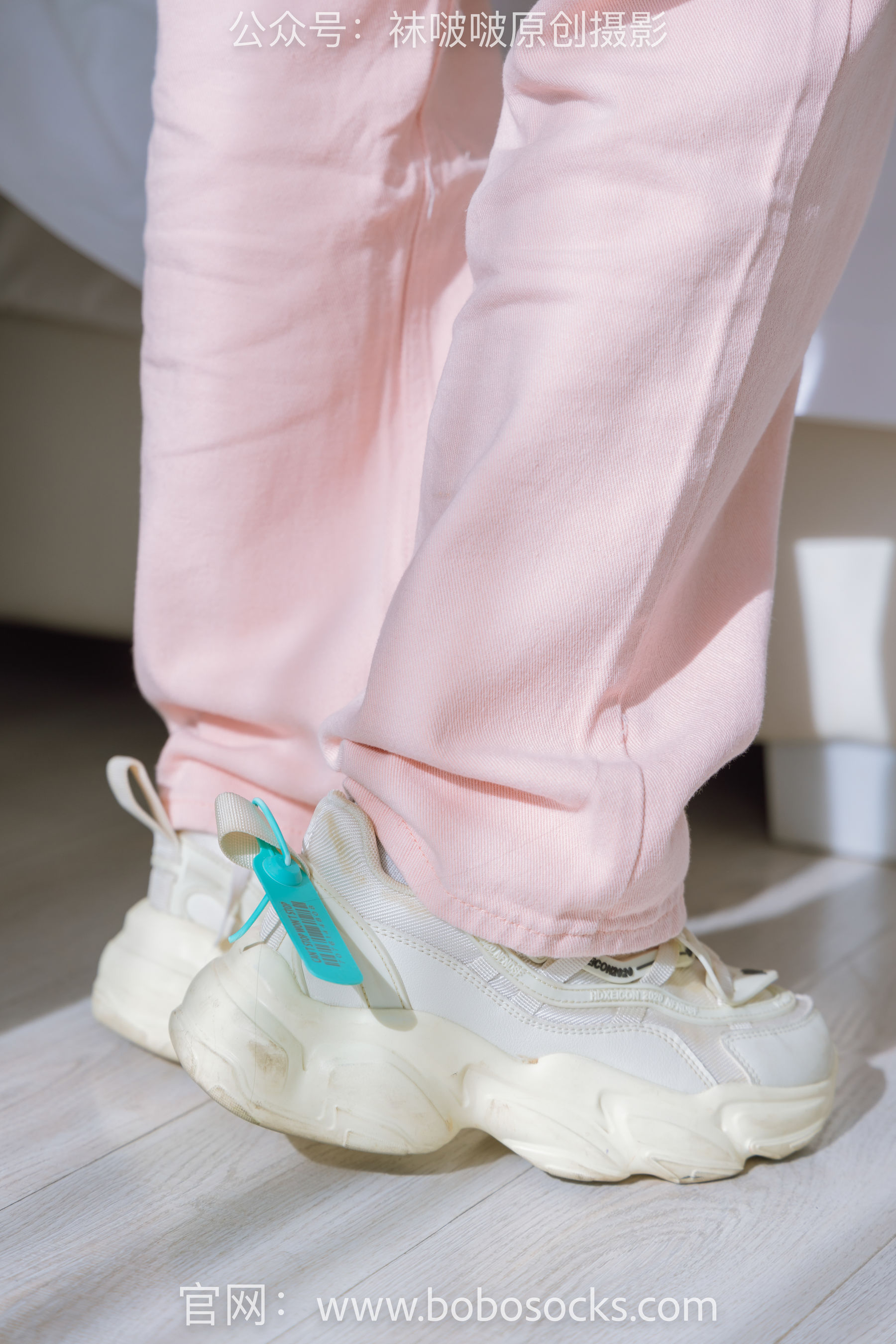 BoBoSocks袜啵啵 No.141 周周-运动鞋、白棉袜、裸足