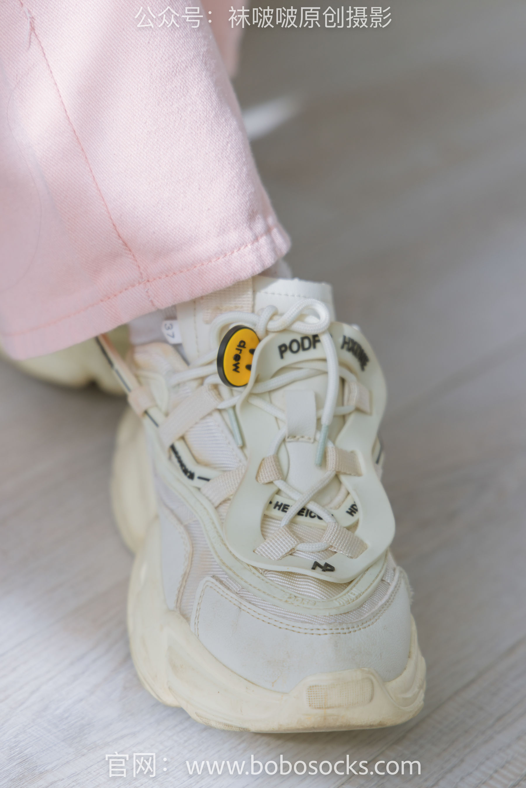 BoBoSocks袜啵啵 No.141 周周-运动鞋、白棉袜、裸足