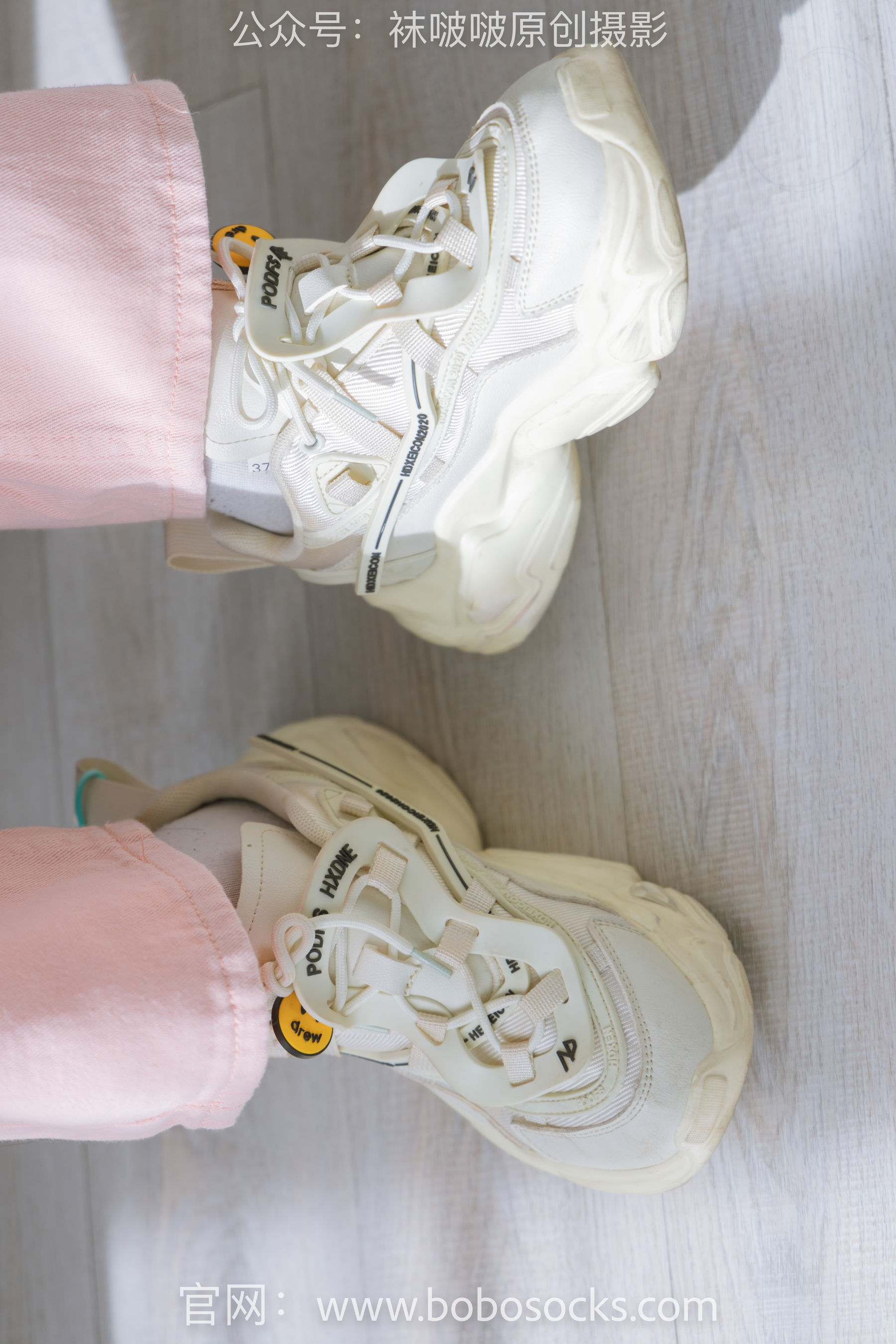 BoBoSocks袜啵啵 No.141 周周-运动鞋、白棉袜、裸足