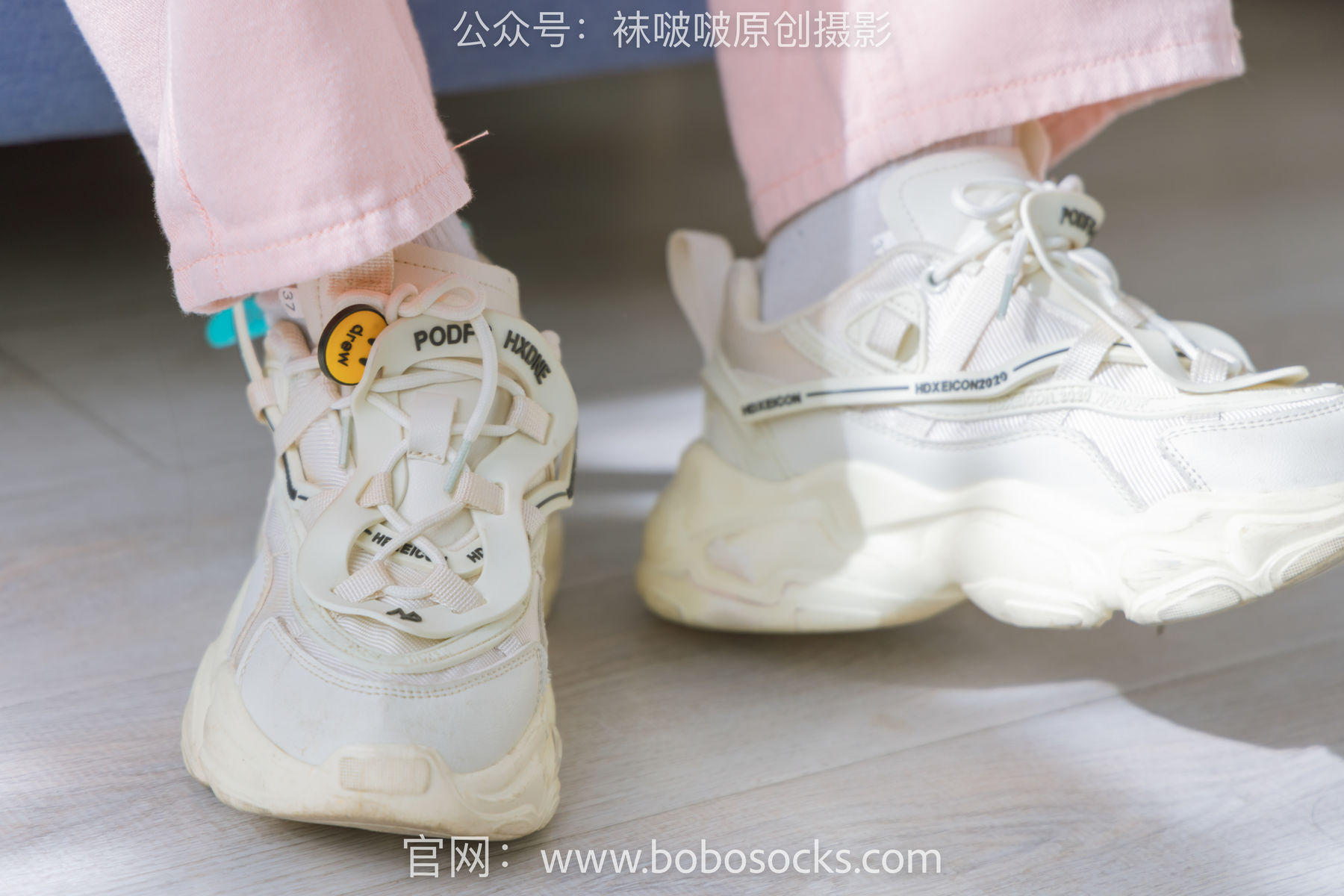 BoBoSocks袜啵啵 No.141 周周-运动鞋、白棉袜、裸足