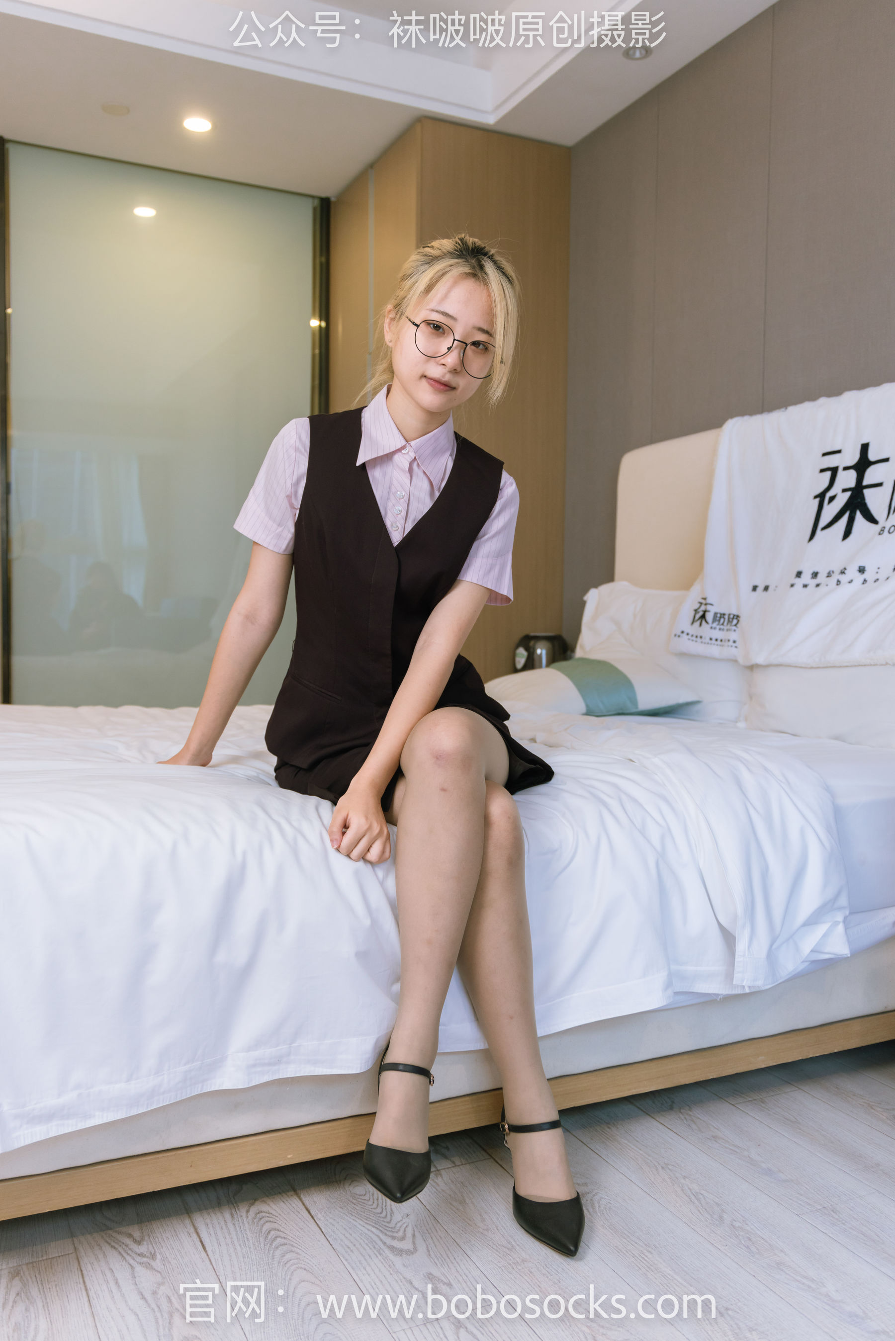 BoBoSocks袜啵啵 No.148 小淳-高跟鞋、咖啡丝、银行制服