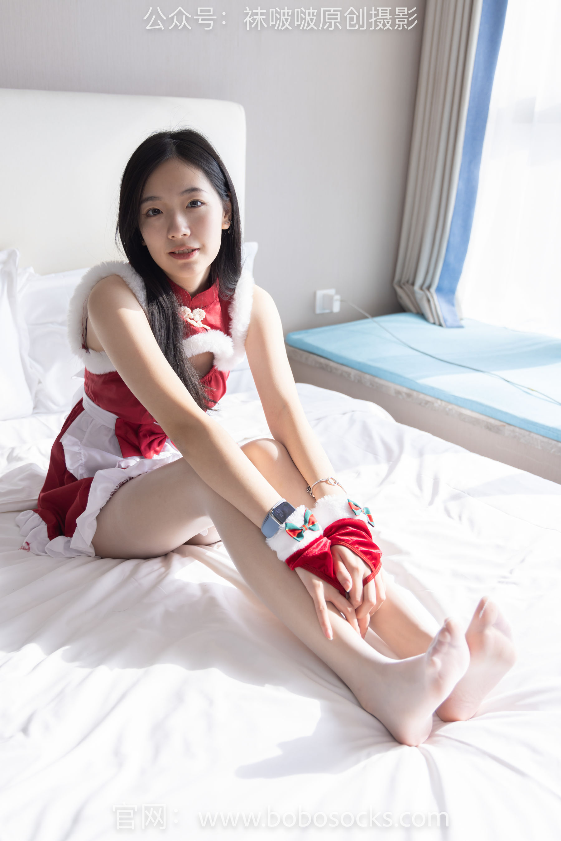 BoBoSocks袜啵啵 No.153 小甜豆-华伦天奴高跟鞋、油亮肉丝、油亮白丝、圣诞服