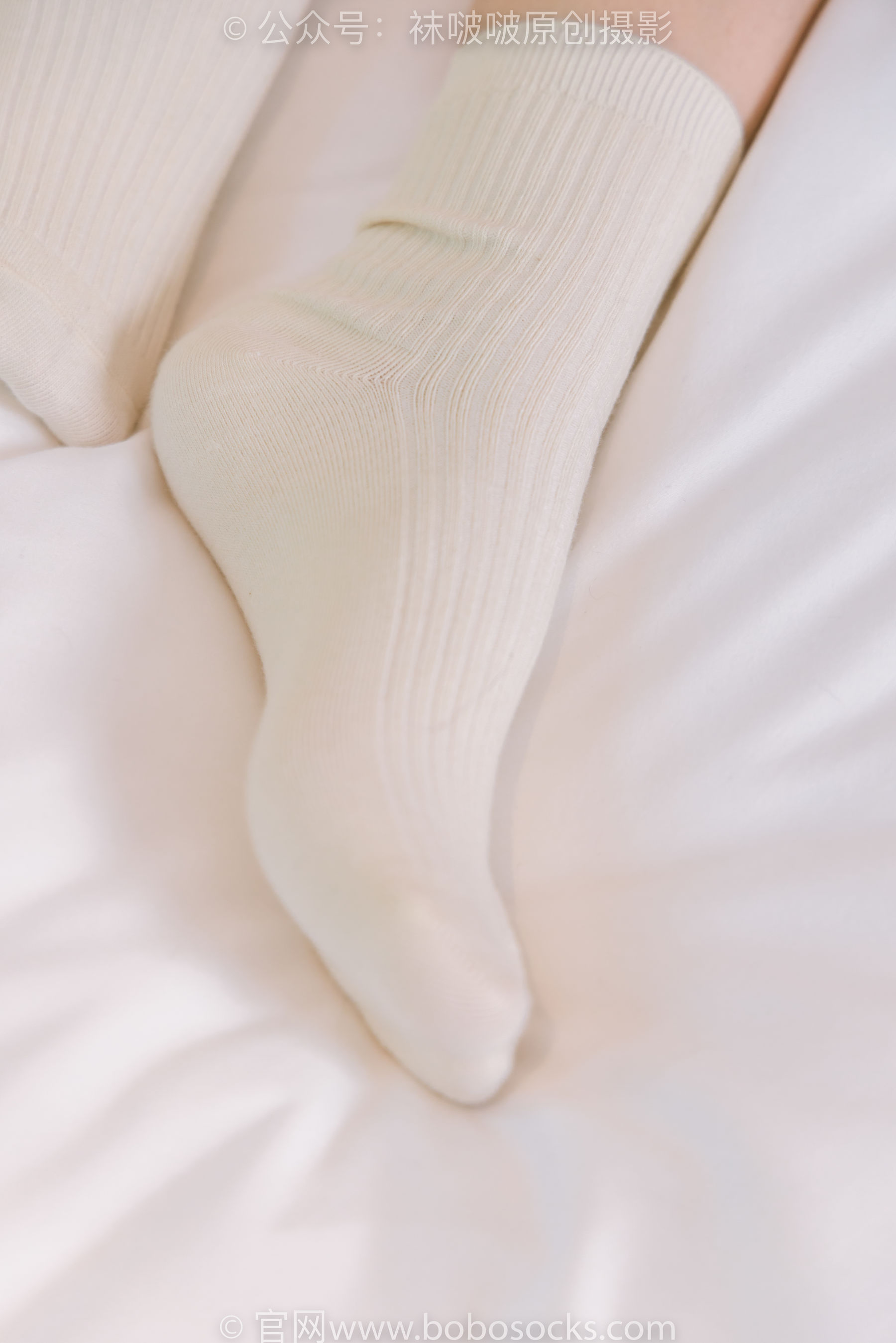 BoBoSocks袜啵啵 No.176 小安-运动鞋、白棉袜、裸足