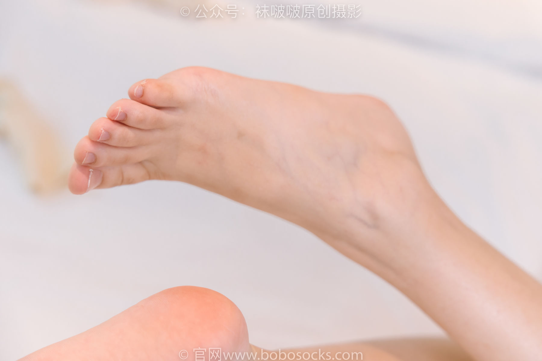 BoBoSocks袜啵啵 No.176 小安-运动鞋、白棉袜、裸足