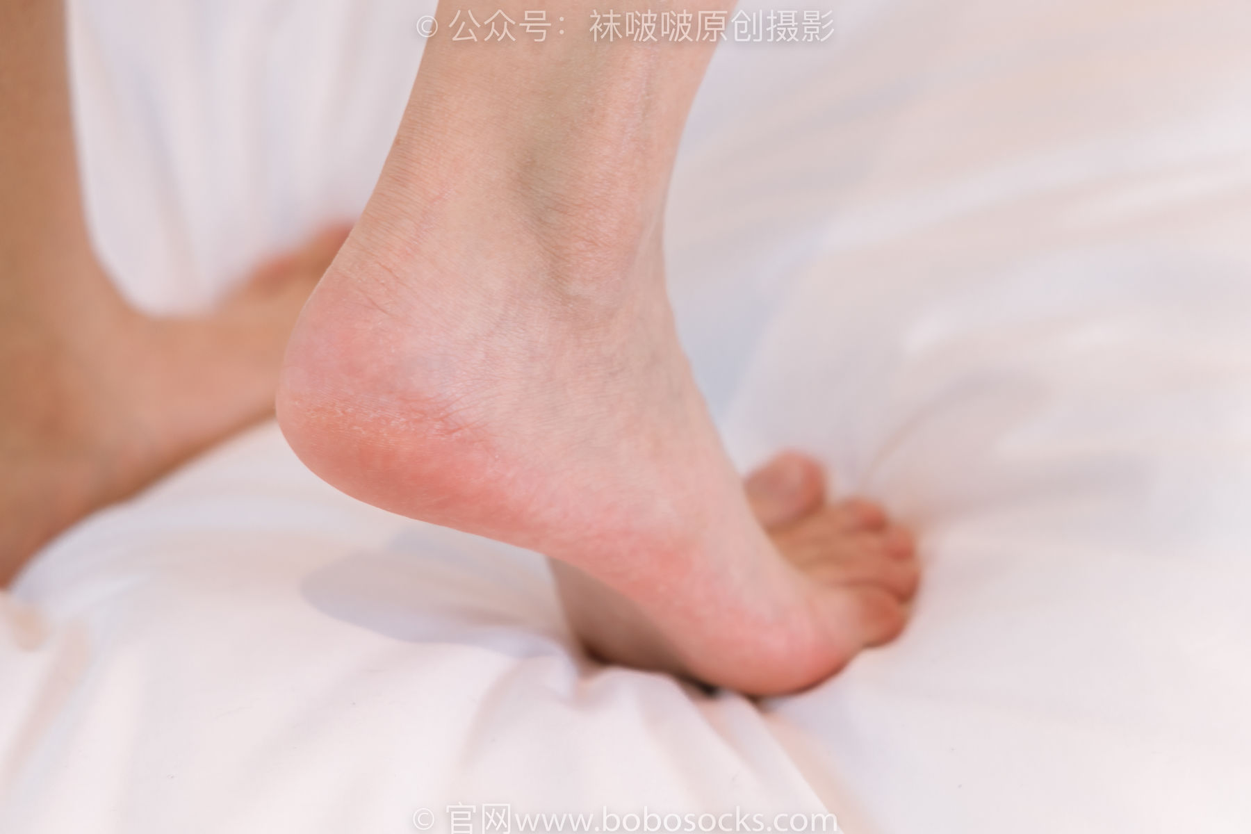 BoBoSocks袜啵啵 No.176 小安-运动鞋、白棉袜、裸足