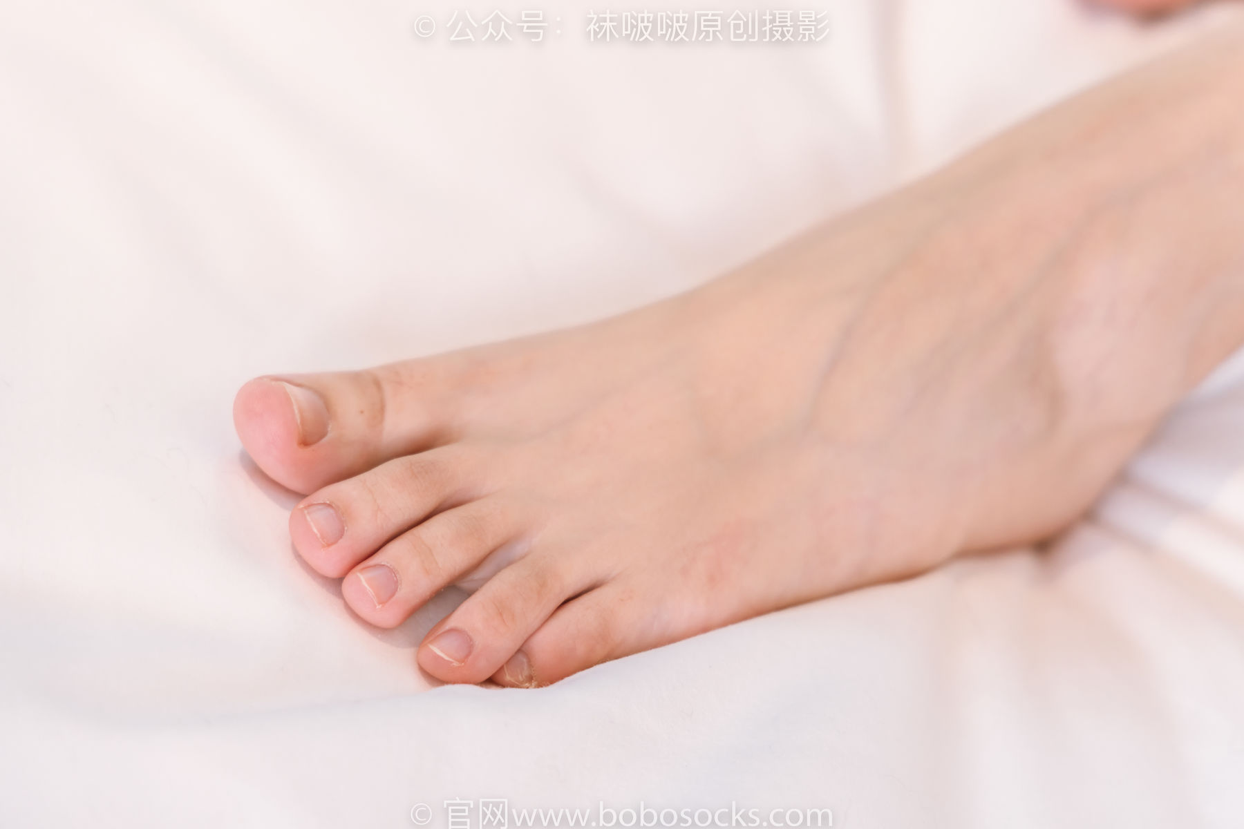 BoBoSocks袜啵啵 No.176 小安-运动鞋、白棉袜、裸足