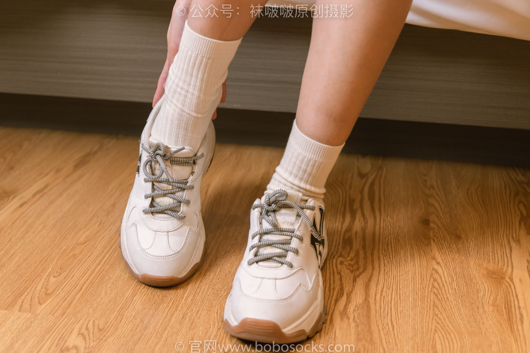 BoBoSocks袜啵啵 No.176 小安-运动鞋、白棉袜、裸足