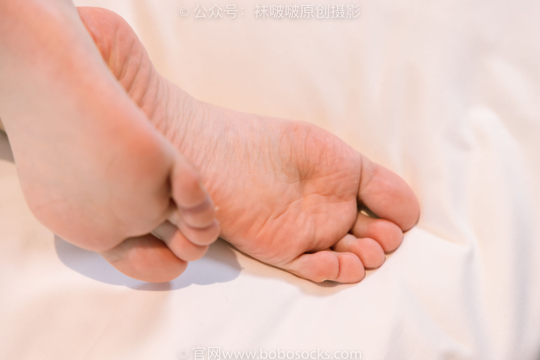 BoBoSocks袜啵啵 No.176 小安-运动鞋、白棉袜、裸足
