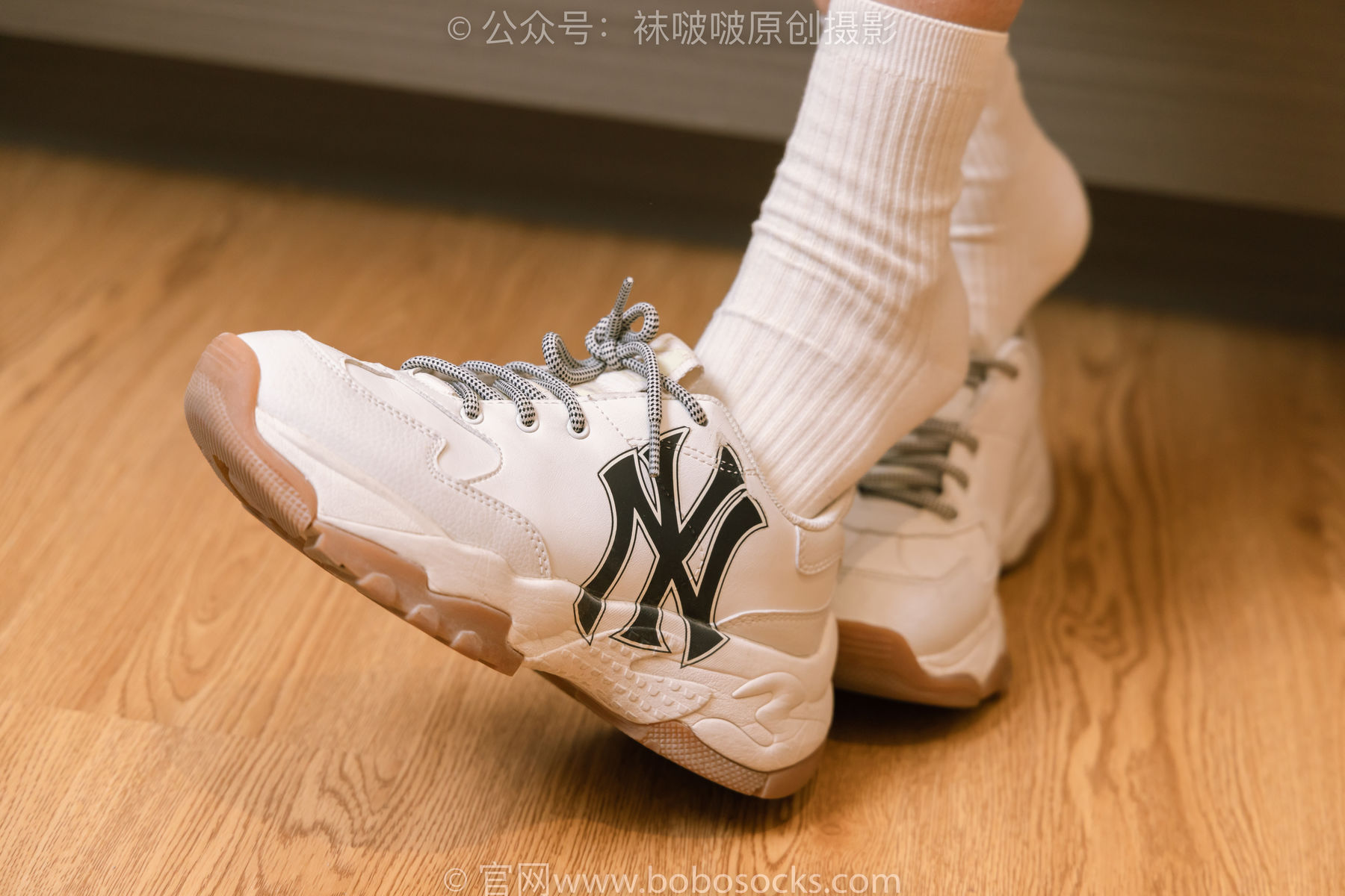 BoBoSocks袜啵啵 No.176 小安-运动鞋、白棉袜、裸足