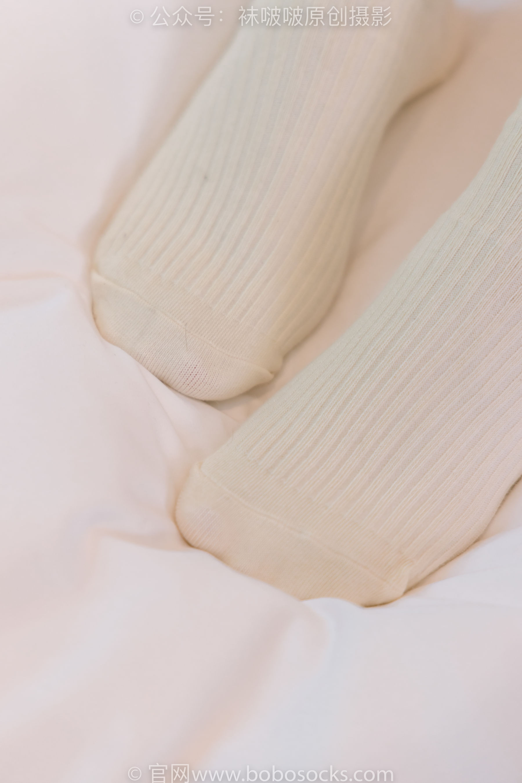 BoBoSocks袜啵啵 No.176 小安-运动鞋、白棉袜、裸足