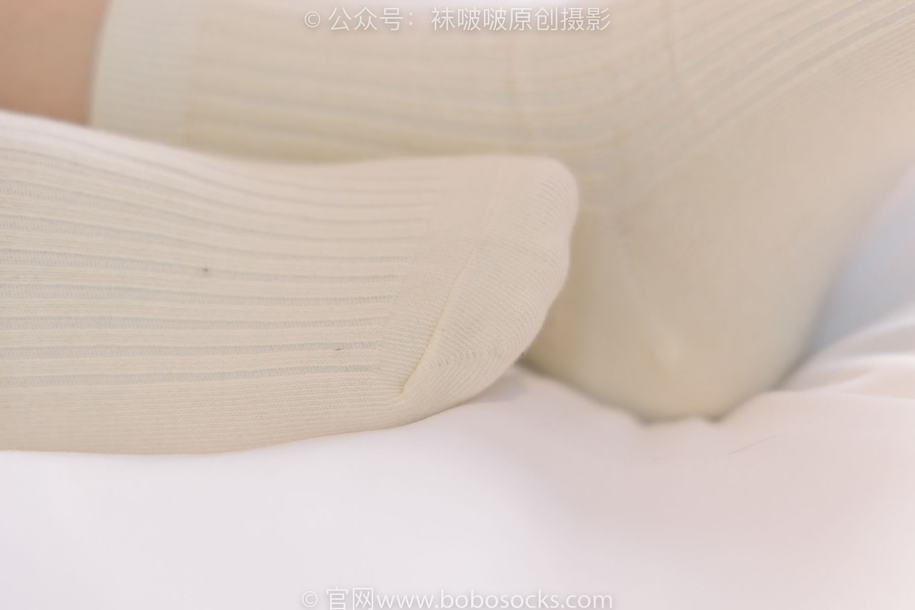 BoBoSocks袜啵啵 No.176 小安-运动鞋、白棉袜、裸足
