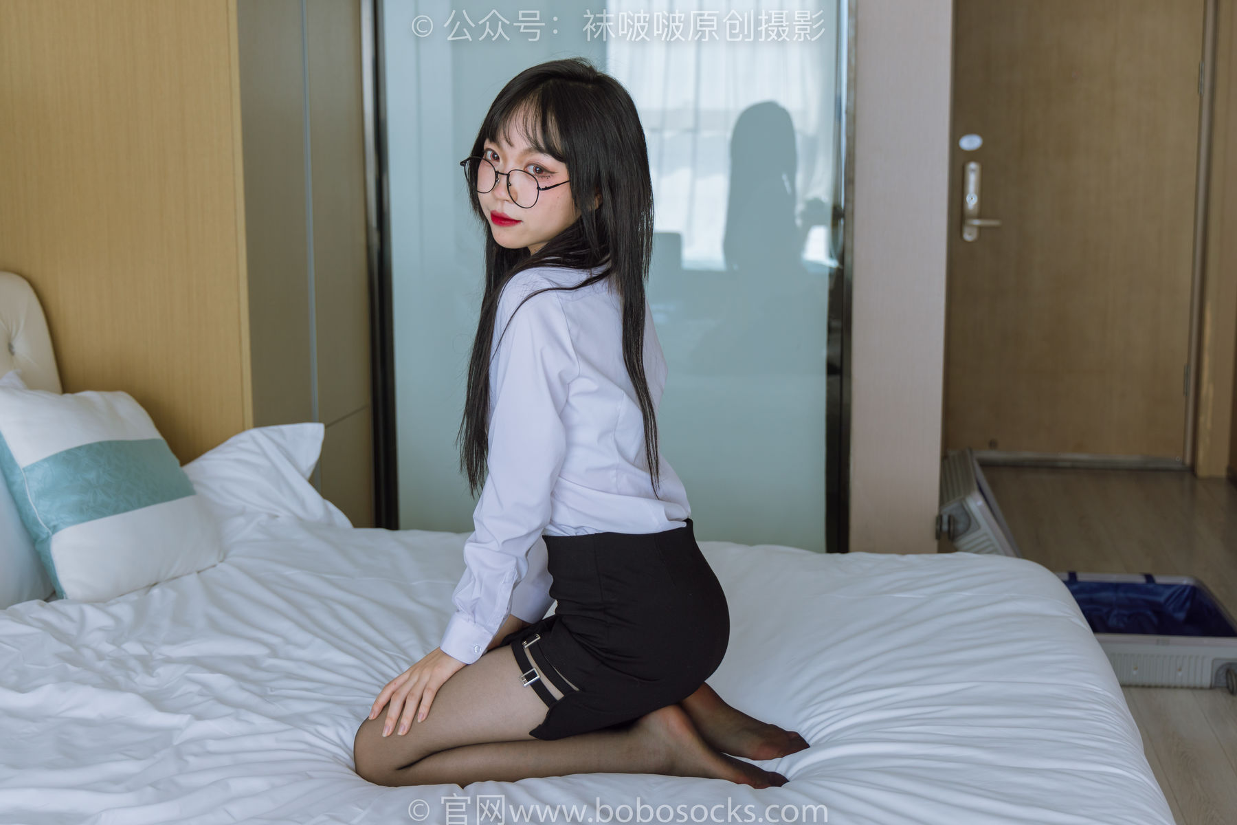 BoBoSocks袜啵啵 No.185 周周-ol制服、高跟鞋、黑丝