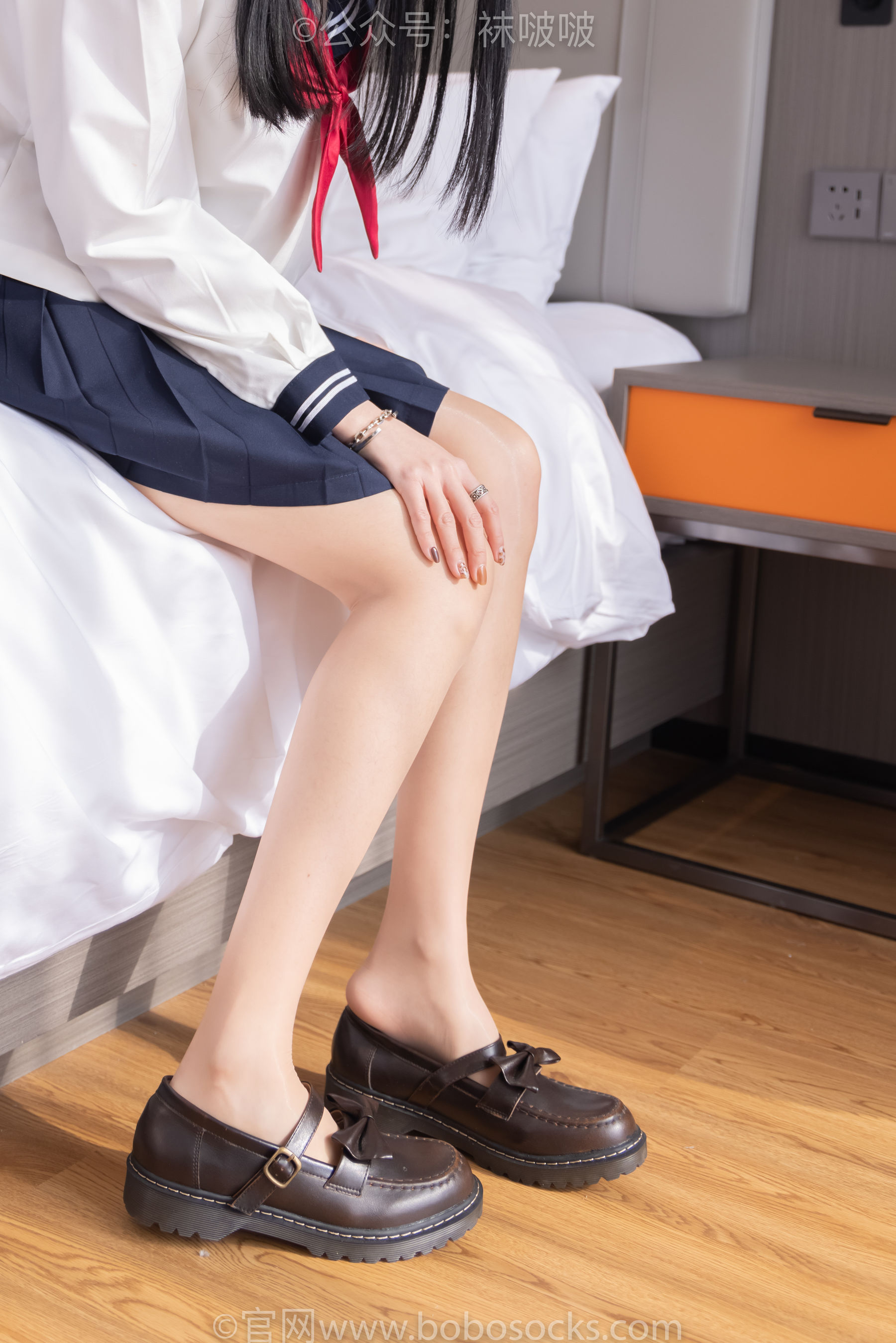 BoBoSocks袜啵啵 积分限定作品005 稚予-JK制服、皮鞋、油亮肉丝、踩蛋糕