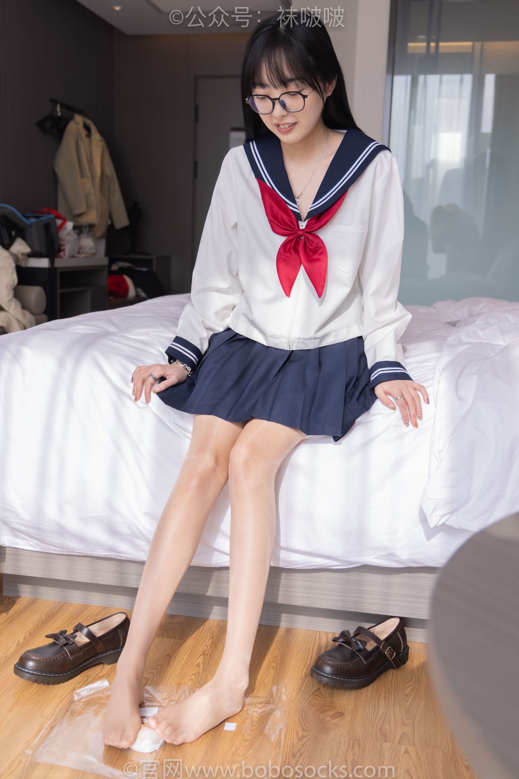 BoBoSocks袜啵啵 积分限定作品005 稚予-JK制服、皮鞋、油亮肉丝、踩蛋糕