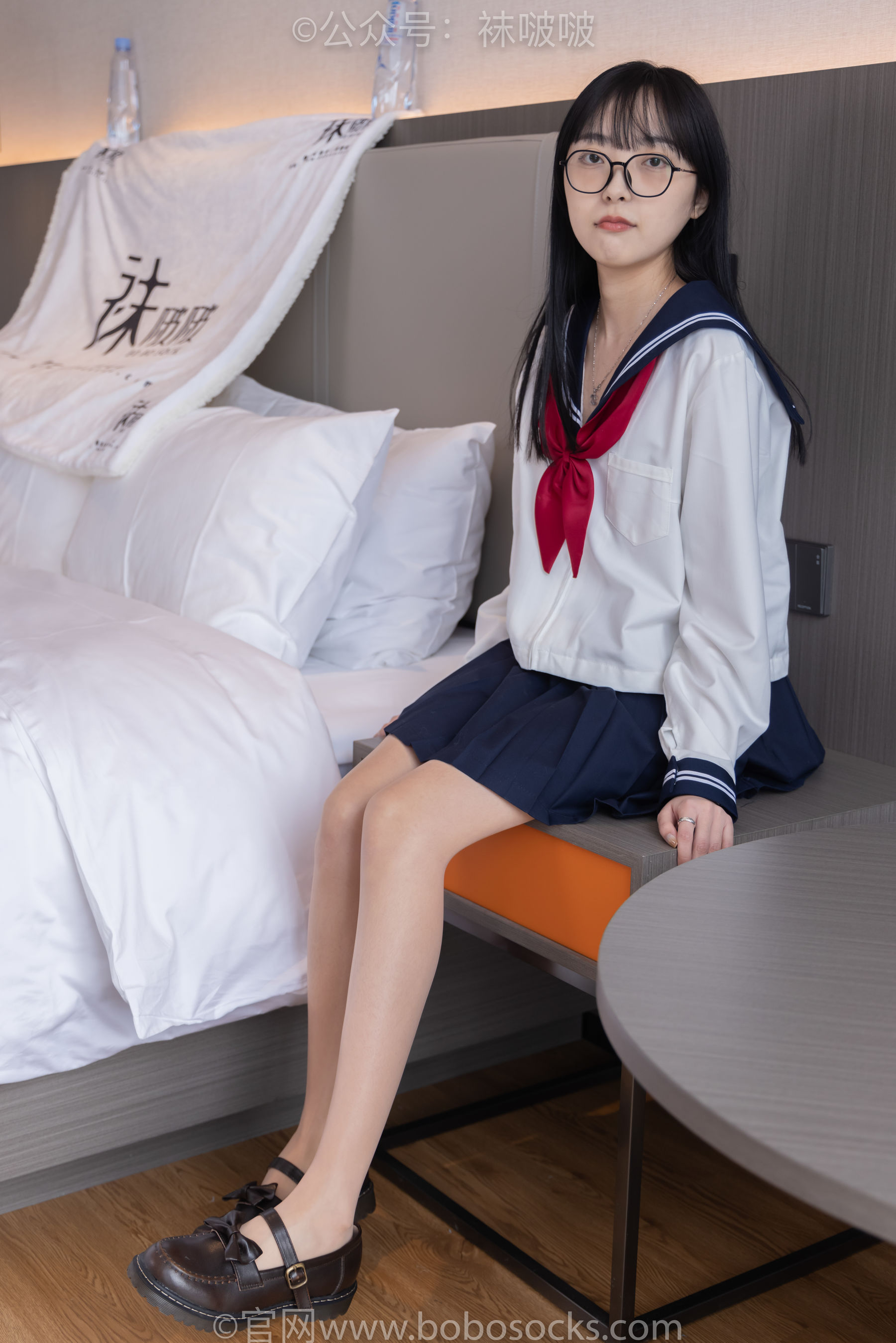 BoBoSocks袜啵啵 积分限定作品005 稚予-JK制服、皮鞋、油亮肉丝、踩蛋糕