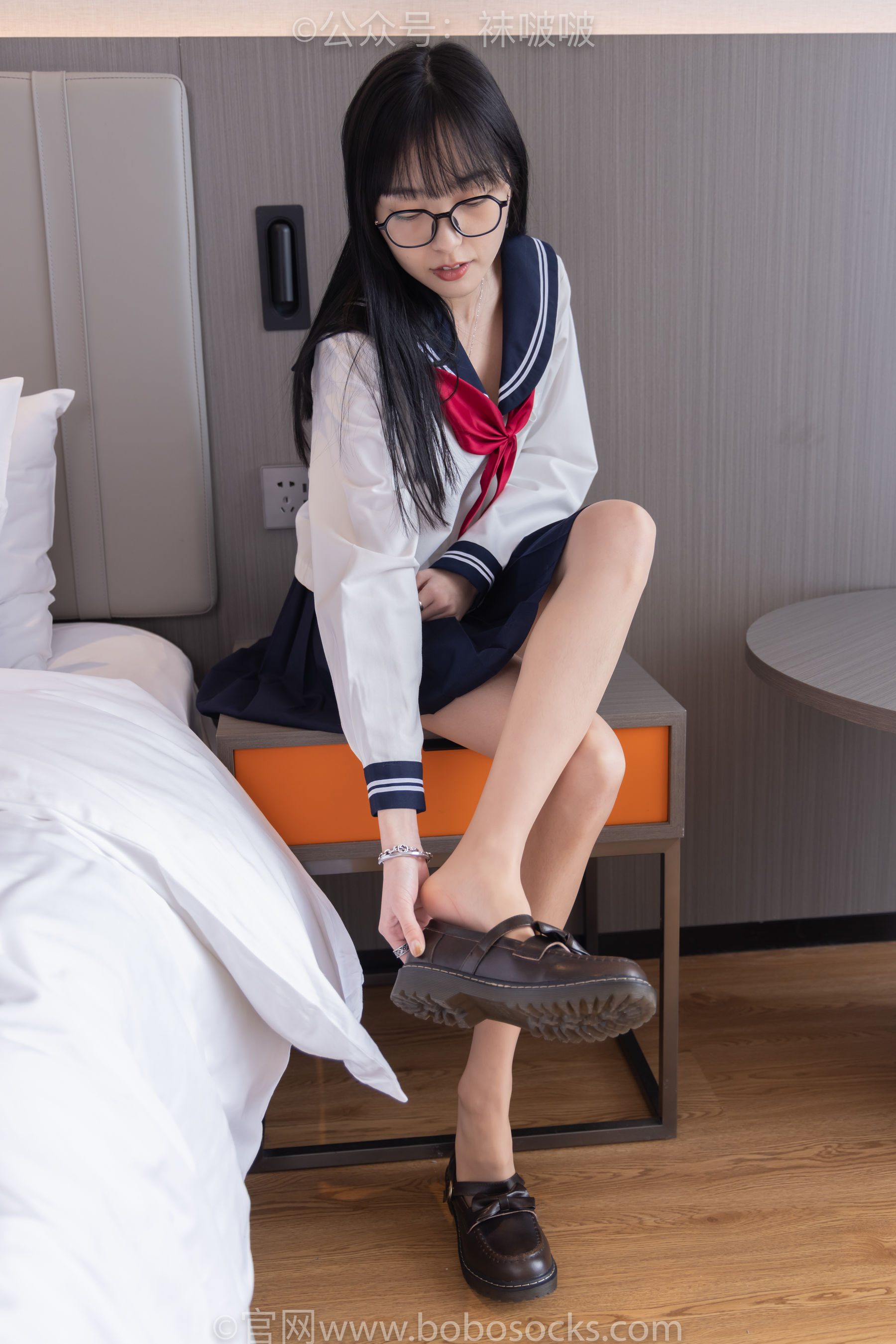 BoBoSocks袜啵啵 积分限定作品005 稚予-JK制服、皮鞋、油亮肉丝、踩蛋糕