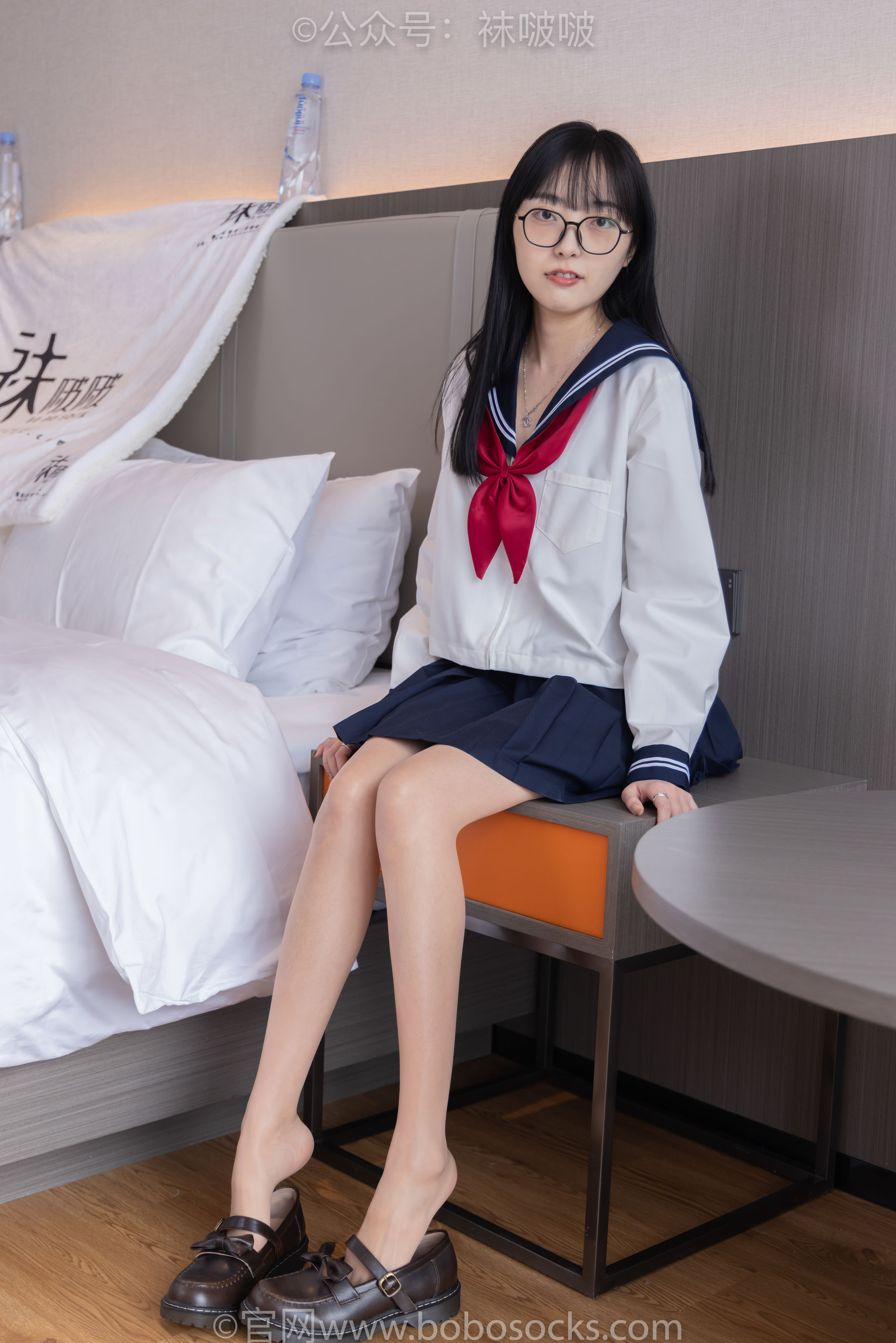 BoBoSocks袜啵啵 积分限定作品005 稚予-JK制服、皮鞋、油亮肉丝、踩蛋糕