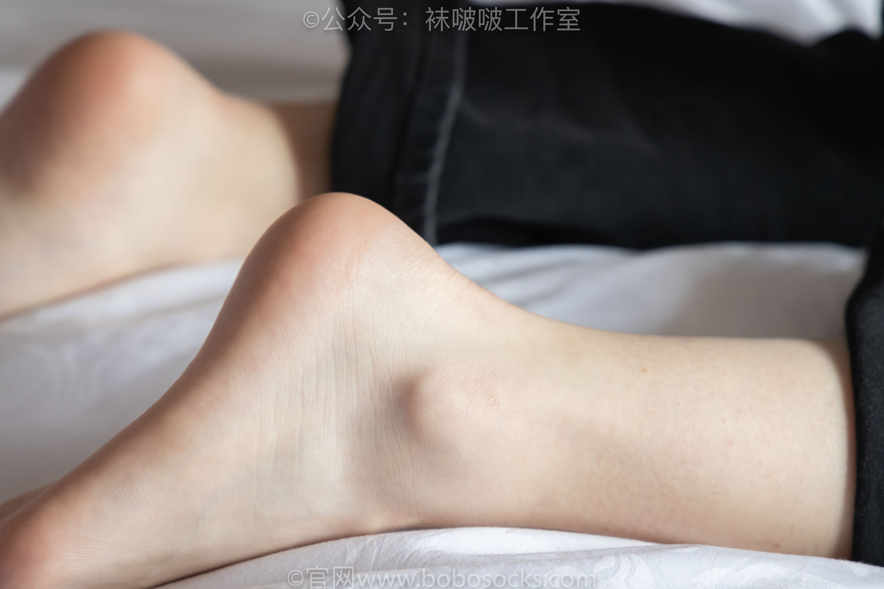 BoBoSocks袜啵啵 积分限定作品007 熊熊-运动鞋、白棉袜、裸足