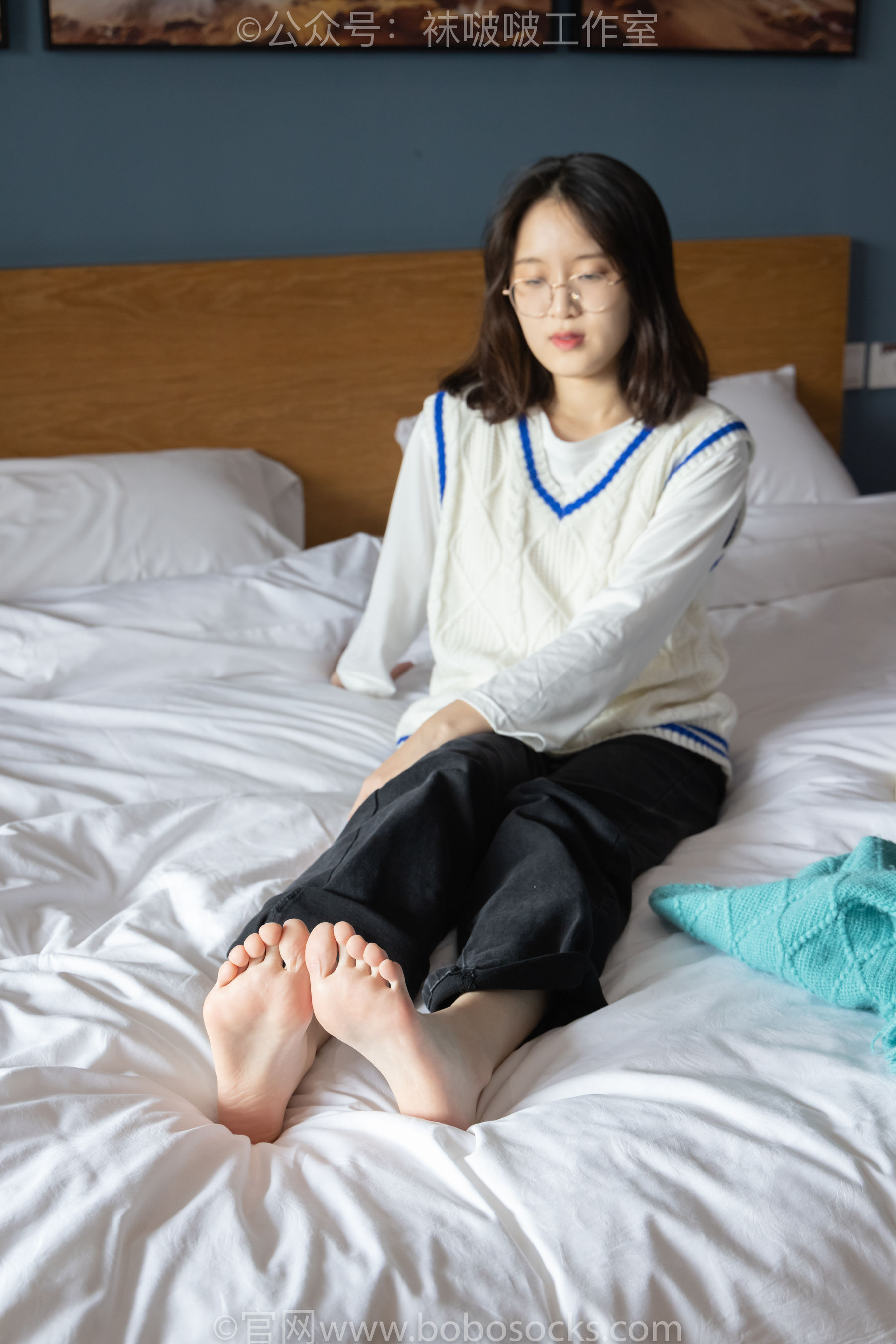 BoBoSocks袜啵啵 积分限定作品007 熊熊-运动鞋、白棉袜、裸足