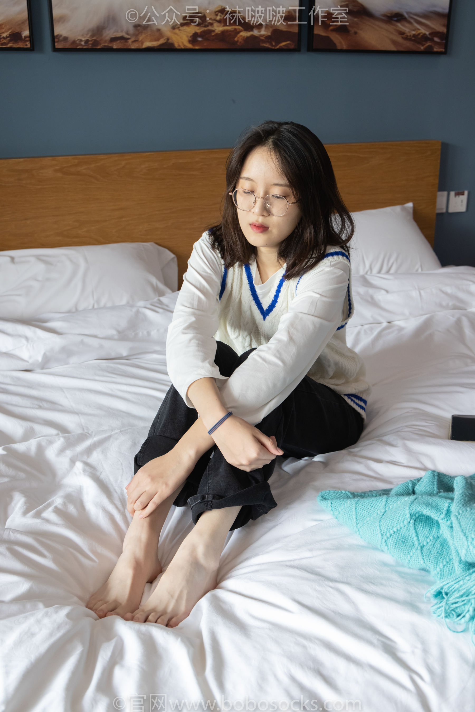 BoBoSocks袜啵啵 积分限定作品007 熊熊-运动鞋、白棉袜、裸足