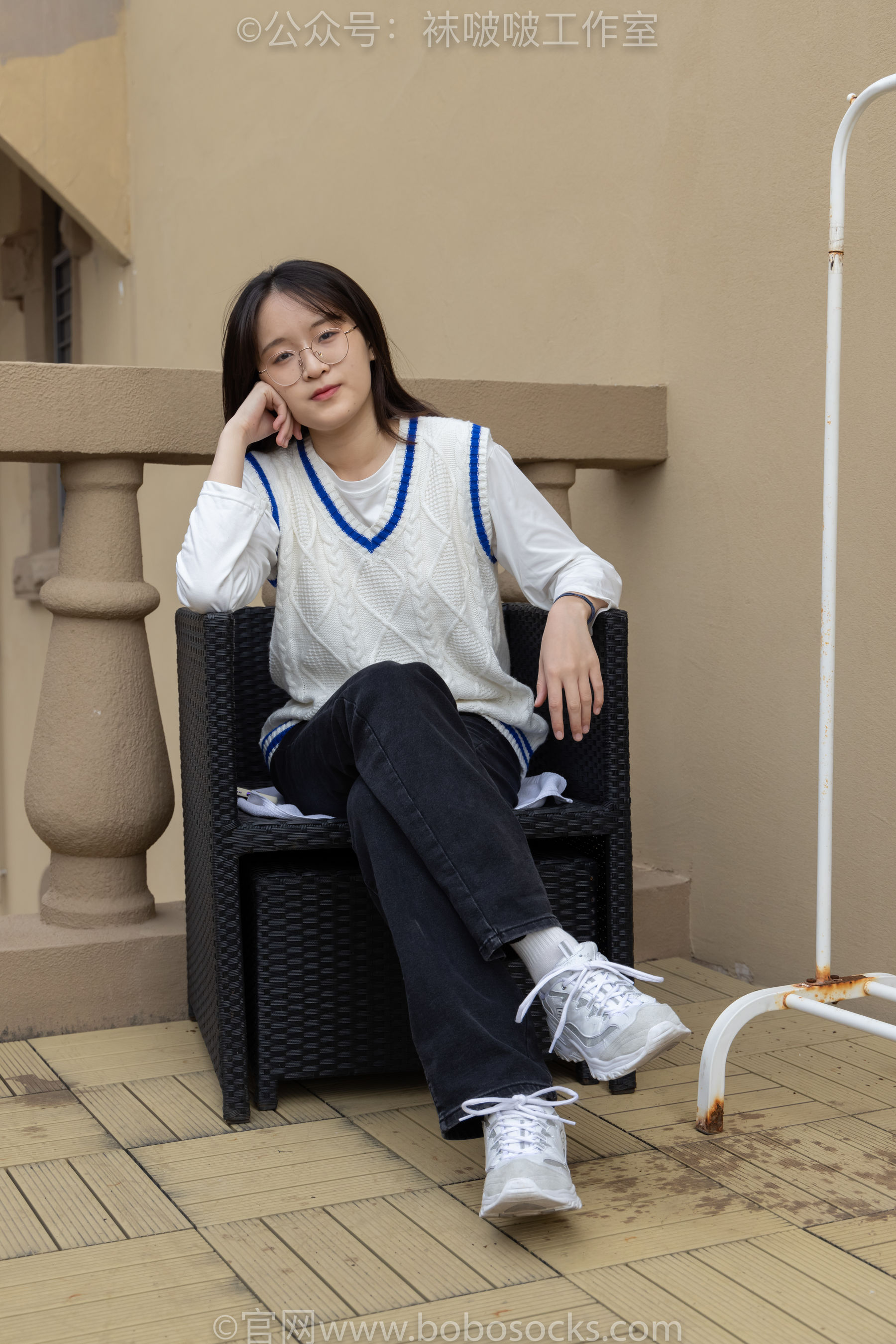 BoBoSocks袜啵啵 积分限定作品007 熊熊-运动鞋、白棉袜、裸足
