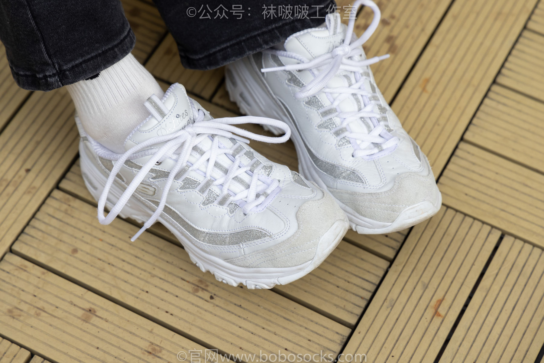 BoBoSocks袜啵啵 积分限定作品007 熊熊-运动鞋、白棉袜、裸足