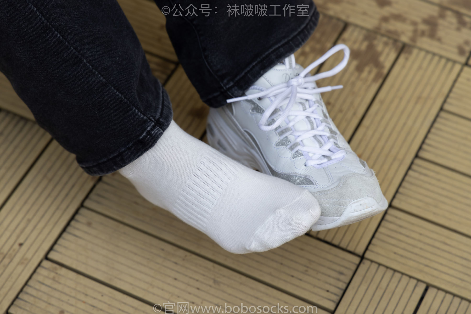 BoBoSocks袜啵啵 积分限定作品007 熊熊-运动鞋、白棉袜、裸足